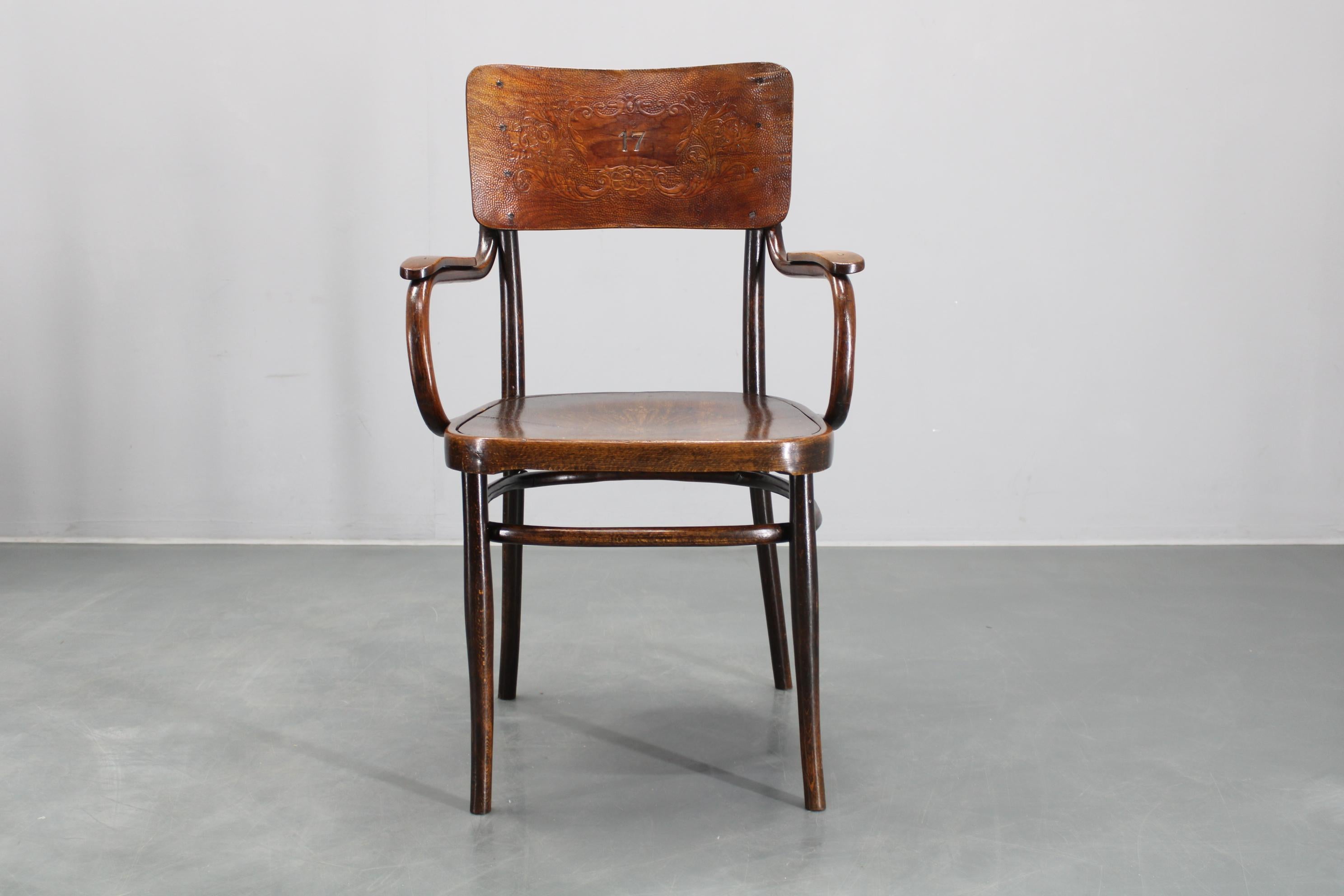 Tchèque Chaise en hêtre Thonet des années 1940 no. 57, Tchécoslovaquie en vente