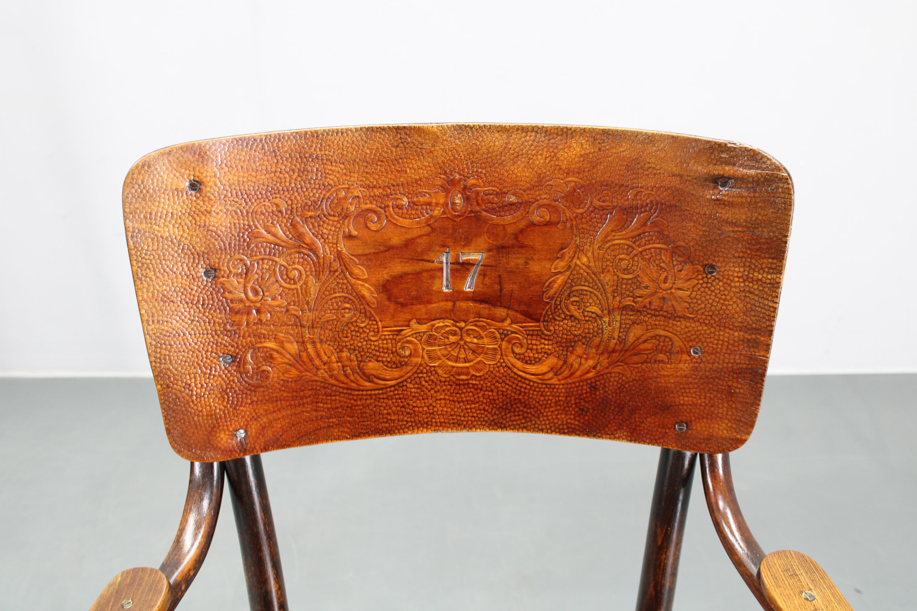 Chaise en hêtre Thonet des années 1940 no. 57, Tchécoslovaquie Bon état - En vente à Praha, CZ