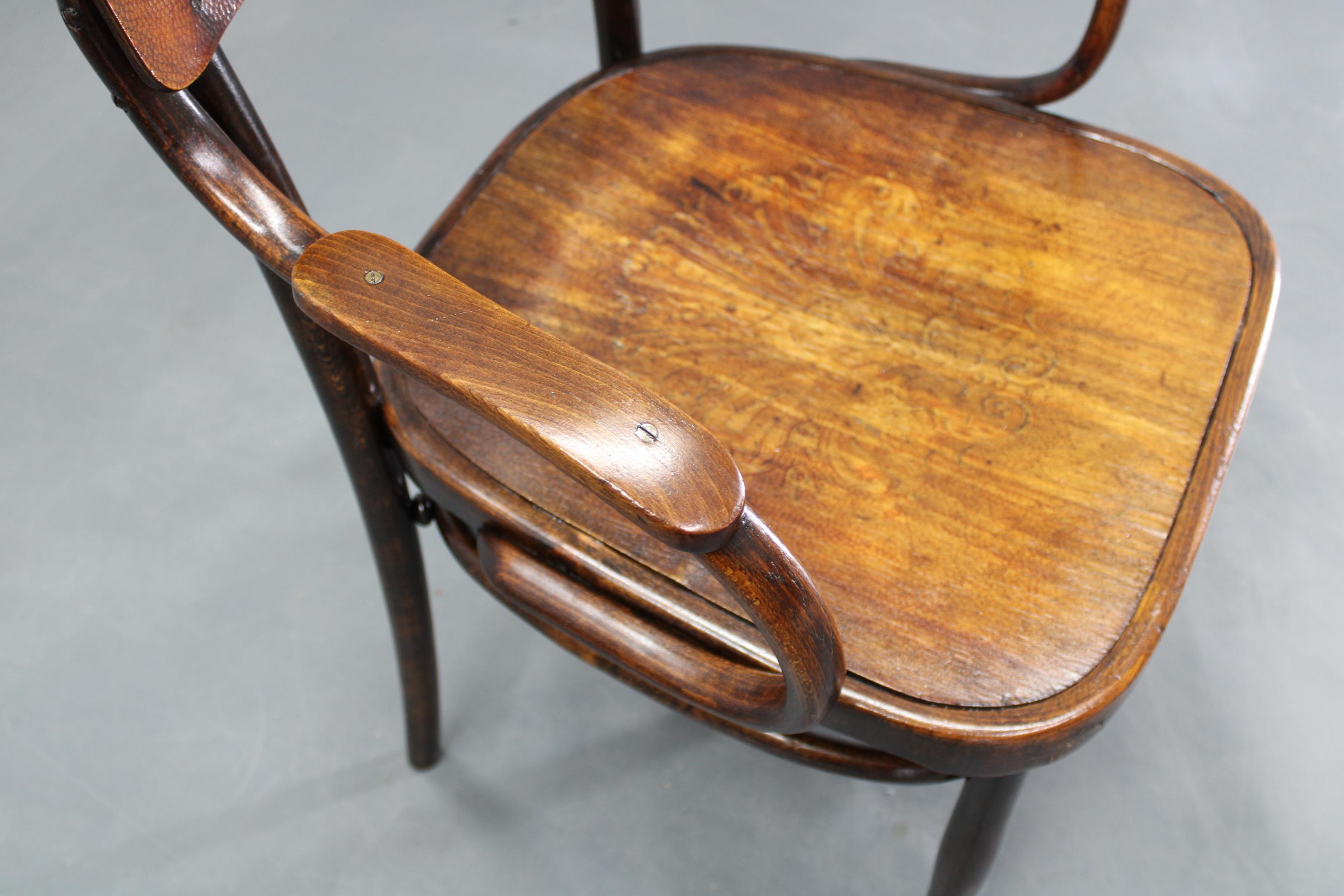 Bois Chaise en hêtre Thonet des années 1940 no. 57, Tchécoslovaquie en vente