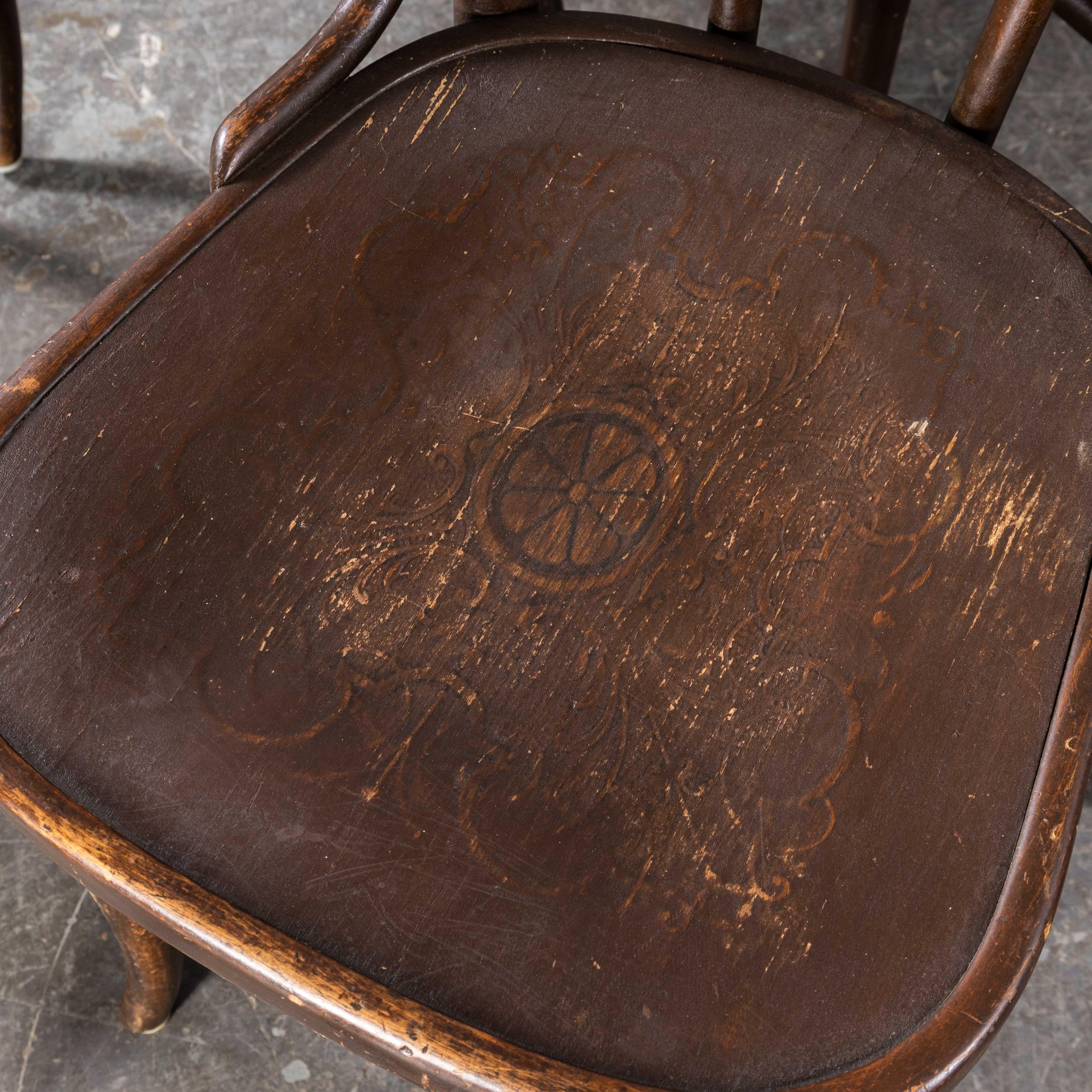 Chaises en bois courbé Thonet Original des années 1940 - Ensemble de dix-sept chaises en vente 4
