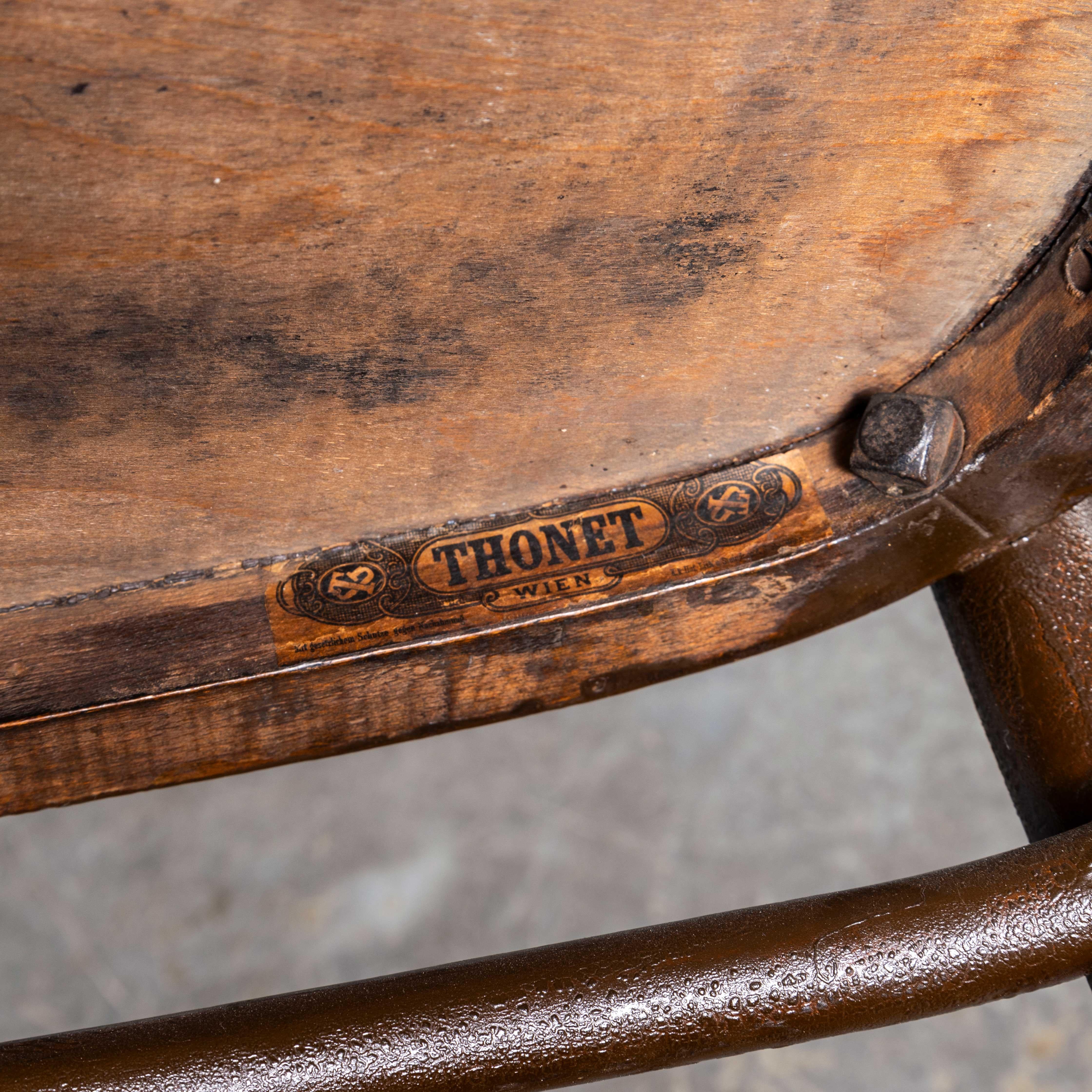Chaises en bois courbé Thonet Original des années 1940 - Ensemble de dix-sept chaises en vente 6