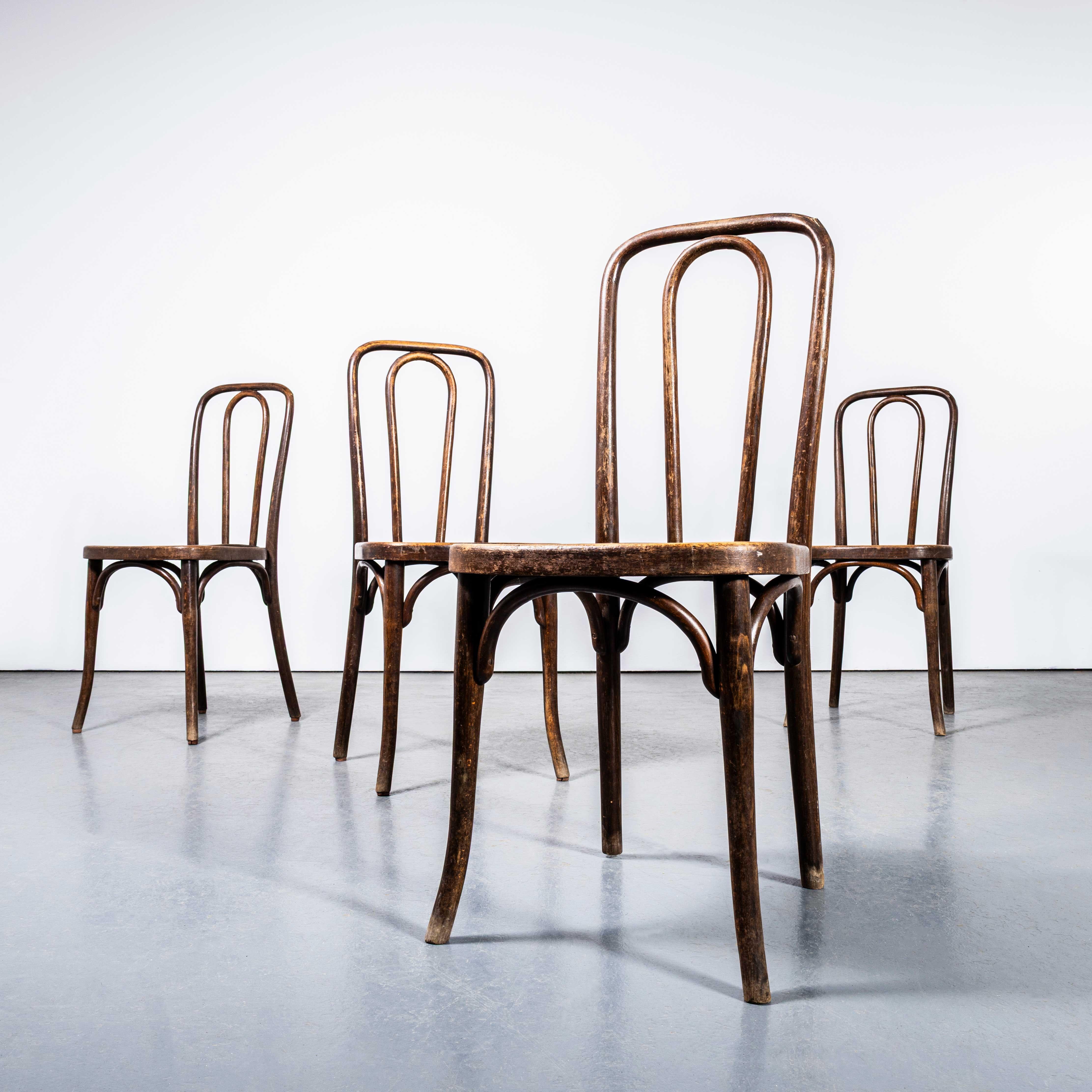 1940's Thonet Original Square Hoop Back Bentwood Dining Chairs - Set Of Four (Österreichisch) im Angebot