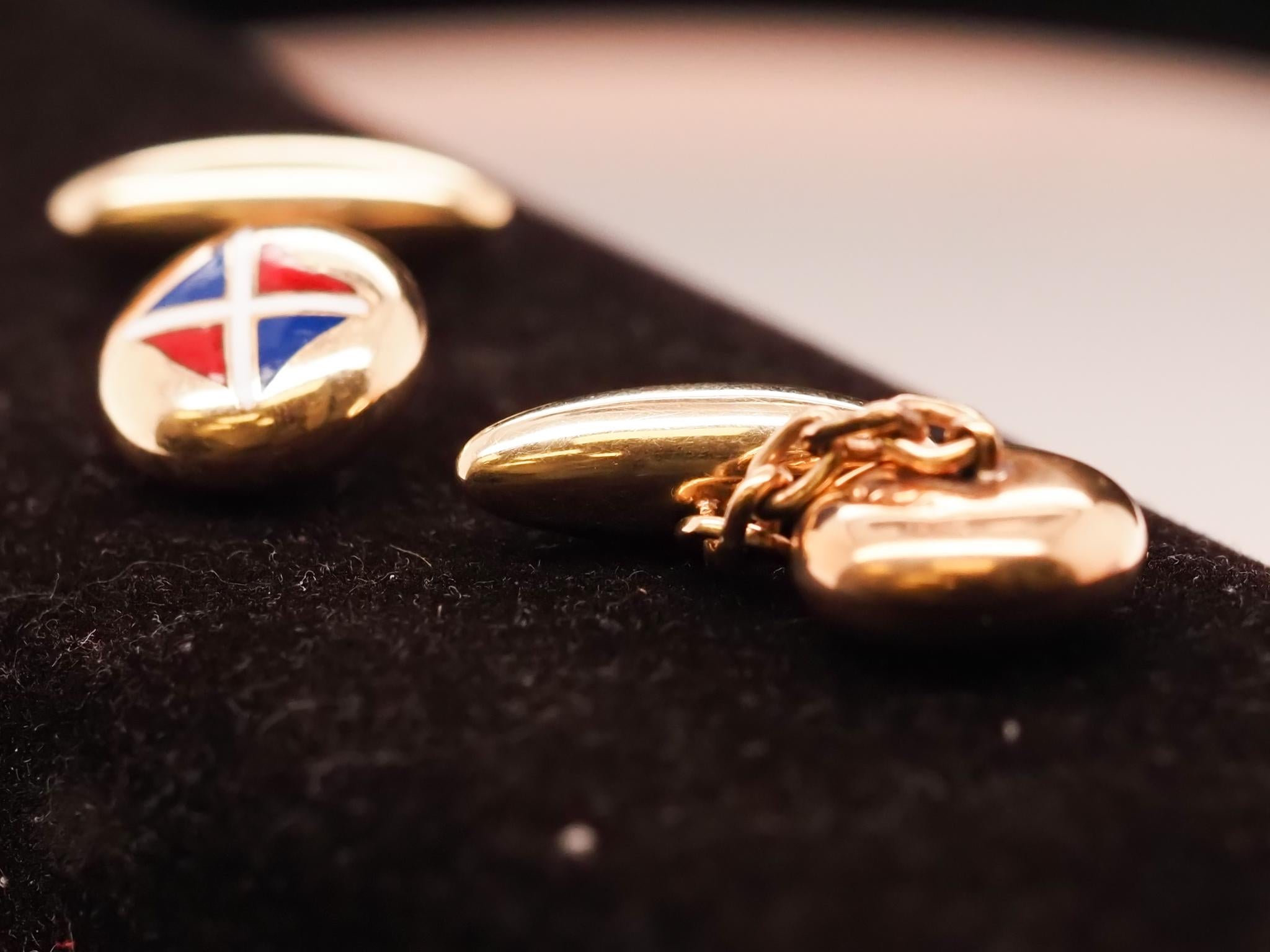 1940s Tiffany & Co 14K Yellow Gold Cufflinks with Enamel Flag In Good Condition For Sale In Atlanta, GA