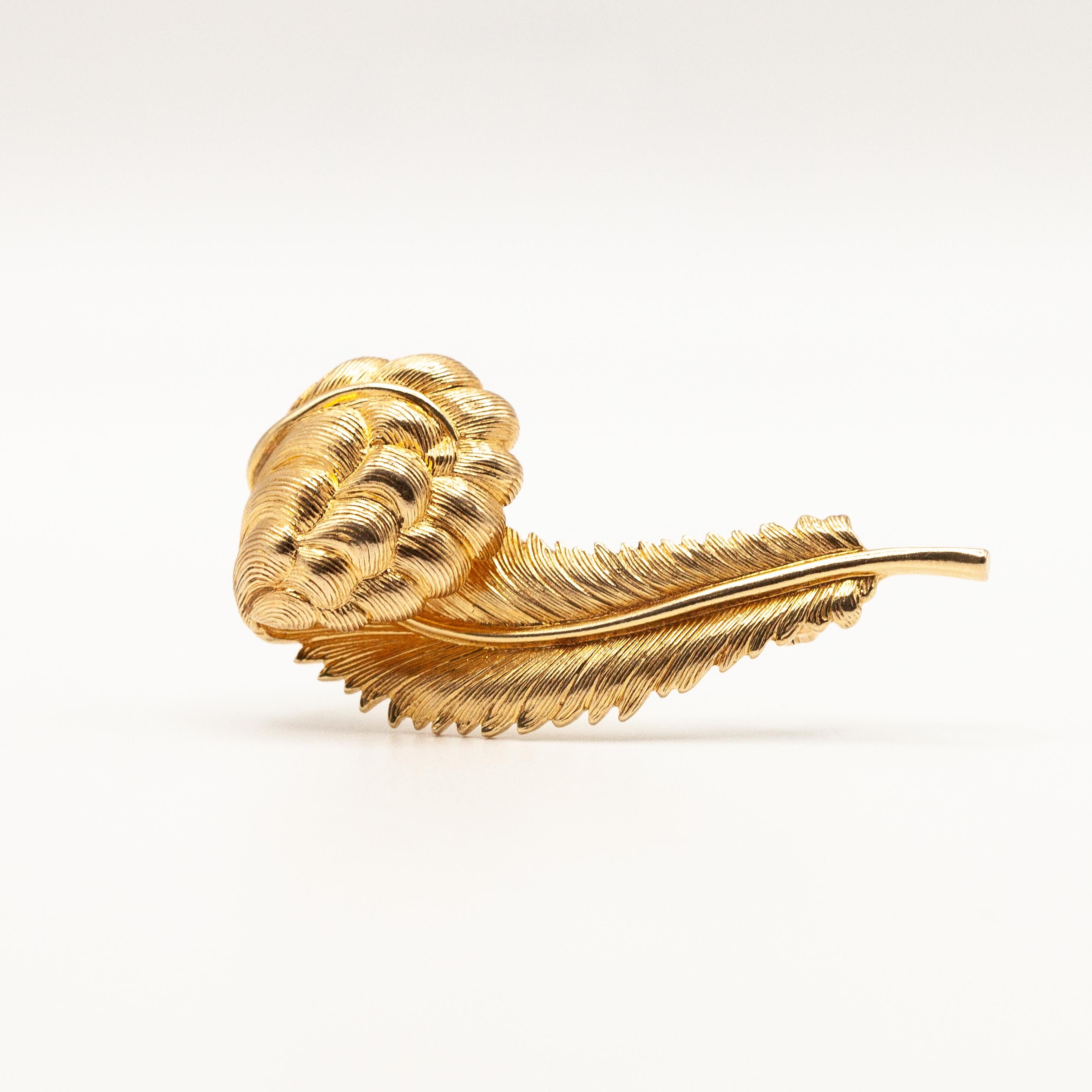 Modern Tiffany & Co Preformed Parts 14K Yellow Gold Feather Fur Clip Brooch c. 1940s For Sale