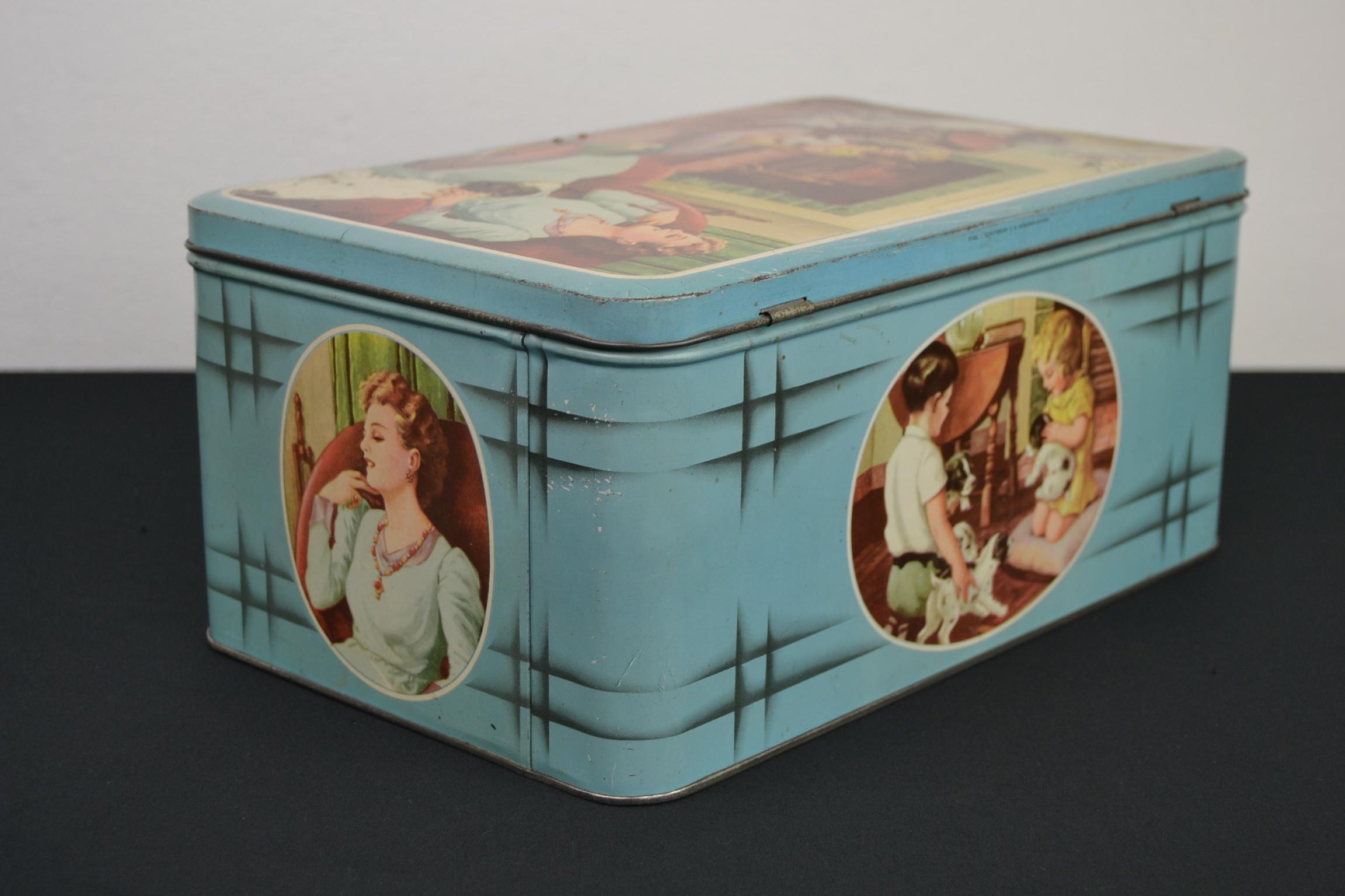 1940s Tin with Dogs and Children, Belgium For Sale 2