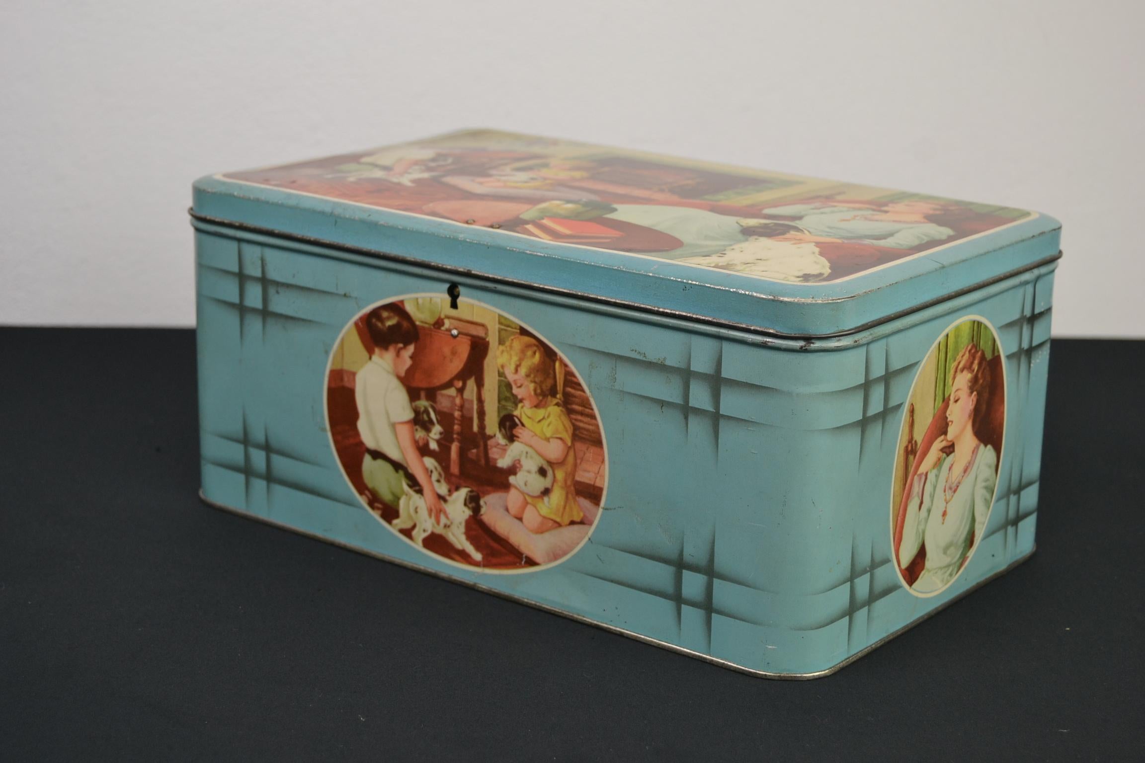 1940s Tin with Dogs and Children, Belgium For Sale 3