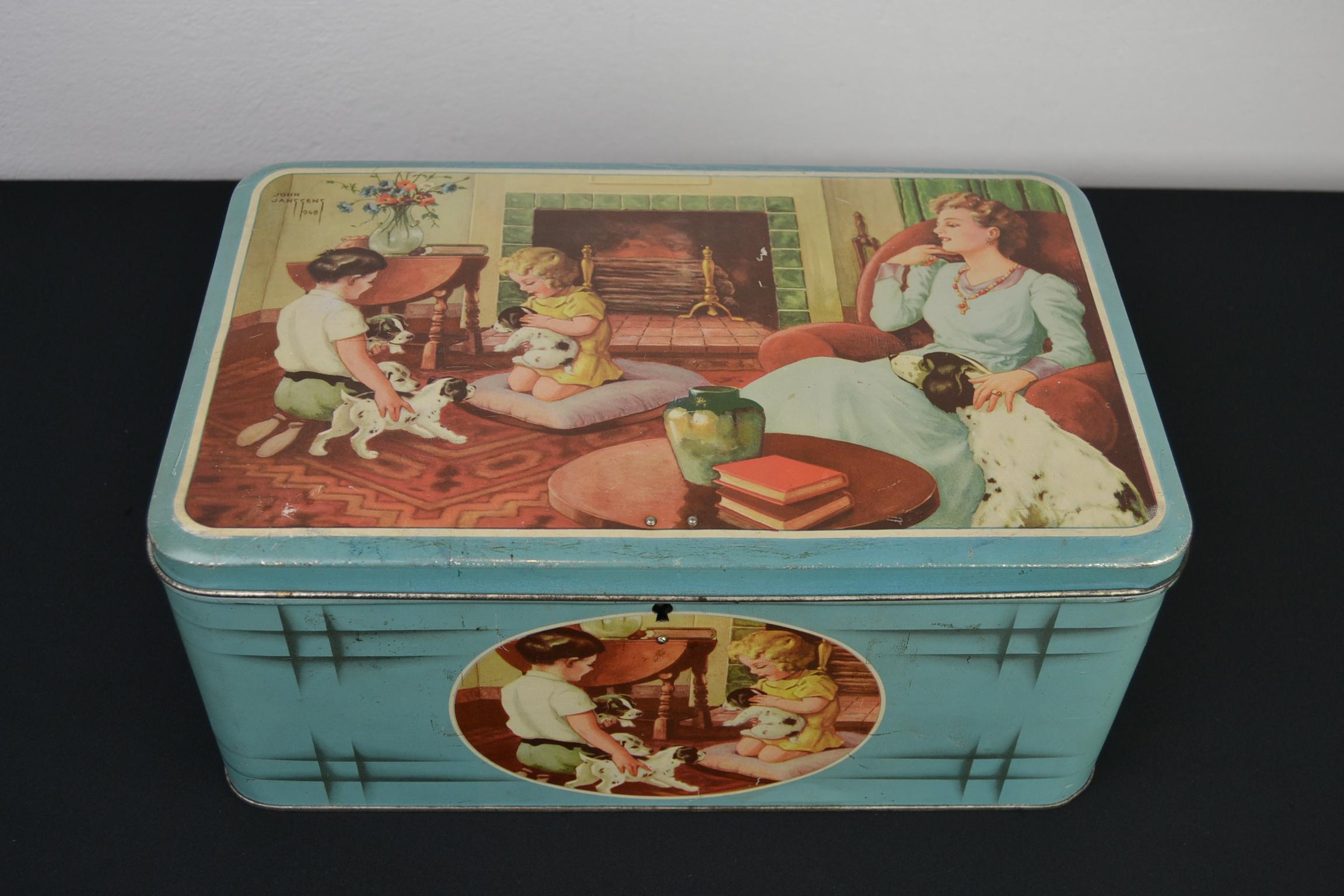 1940s Tin with Dogs and Children, Belgium For Sale 4