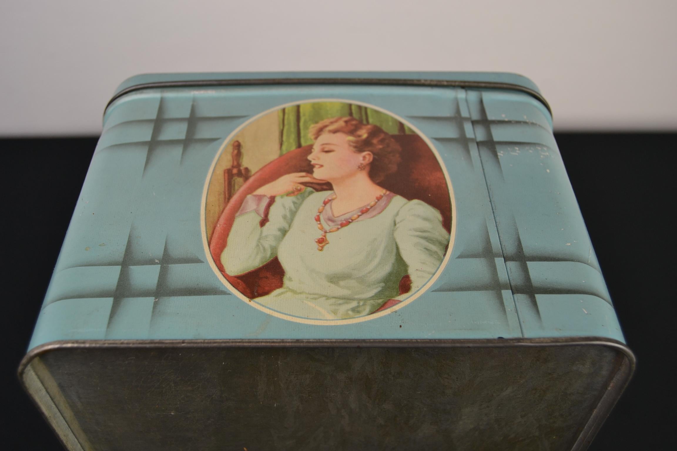 1940s Tin with Dogs and Children, Belgium For Sale 6