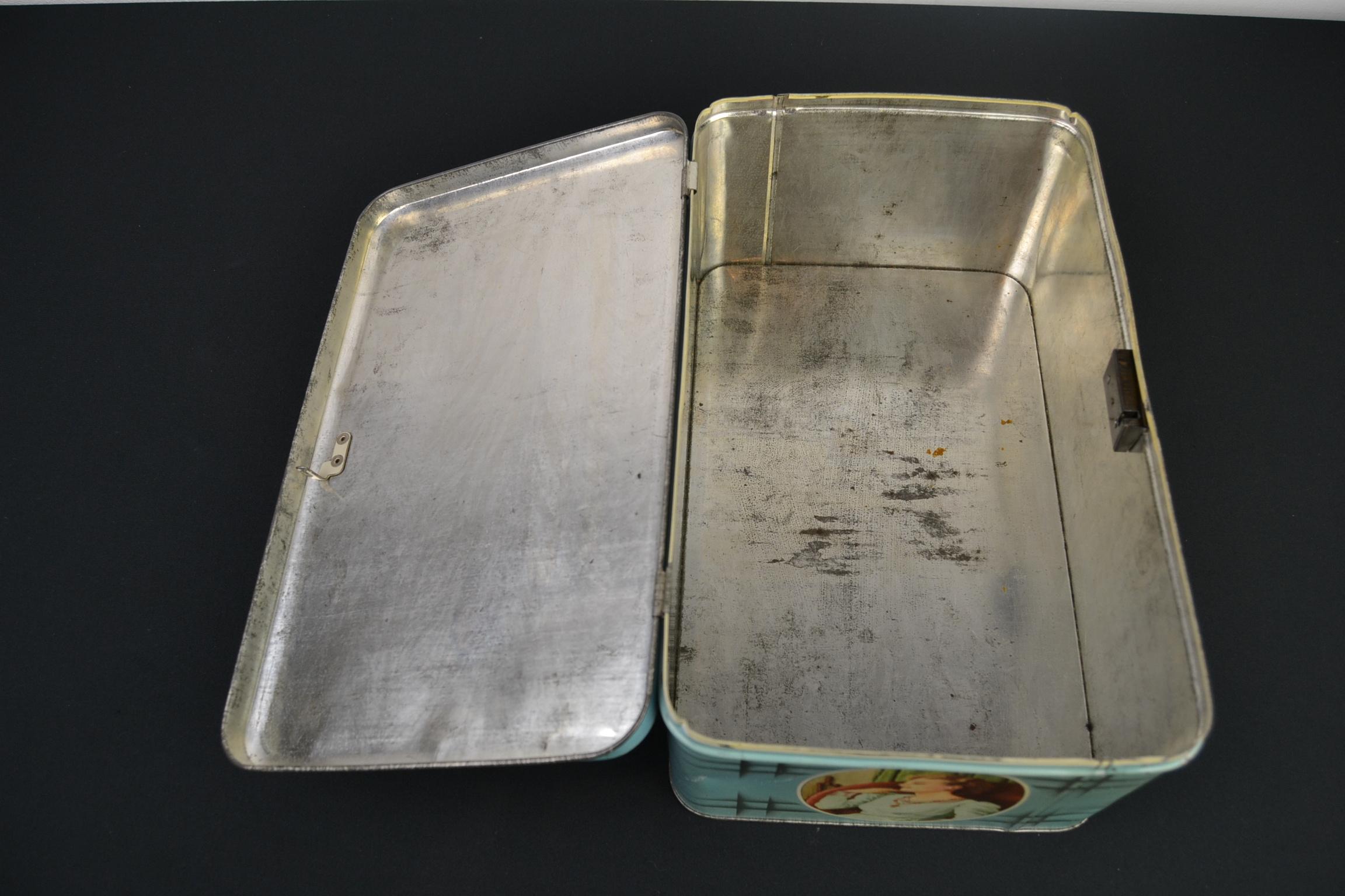 Tin with Dogs and Children, 1940s, Belgium For Sale 9