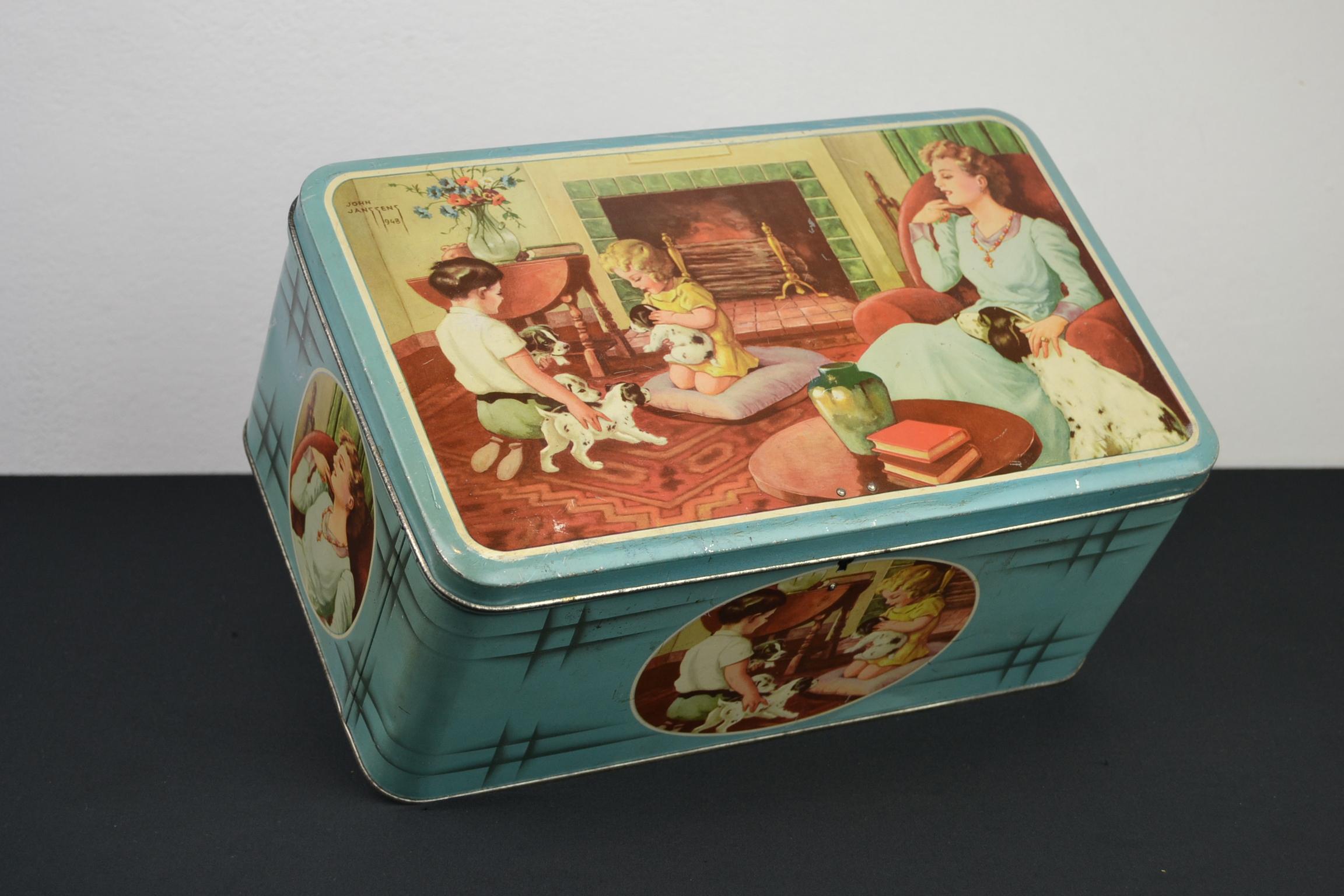 1940s Tin with Dogs and Children, Belgium For Sale 10