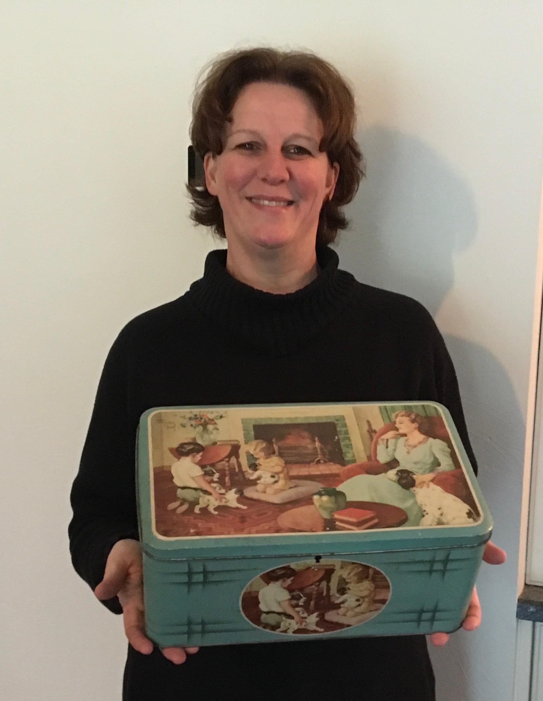 Vintage tin with dogs and children from the late 1940s.
This beautiful tin box was designed and signed by John Janssens in 1948. 
It's a tin storage box with a beautiful design: 
Light blue tin with lid, children playing with the puppy dogs while