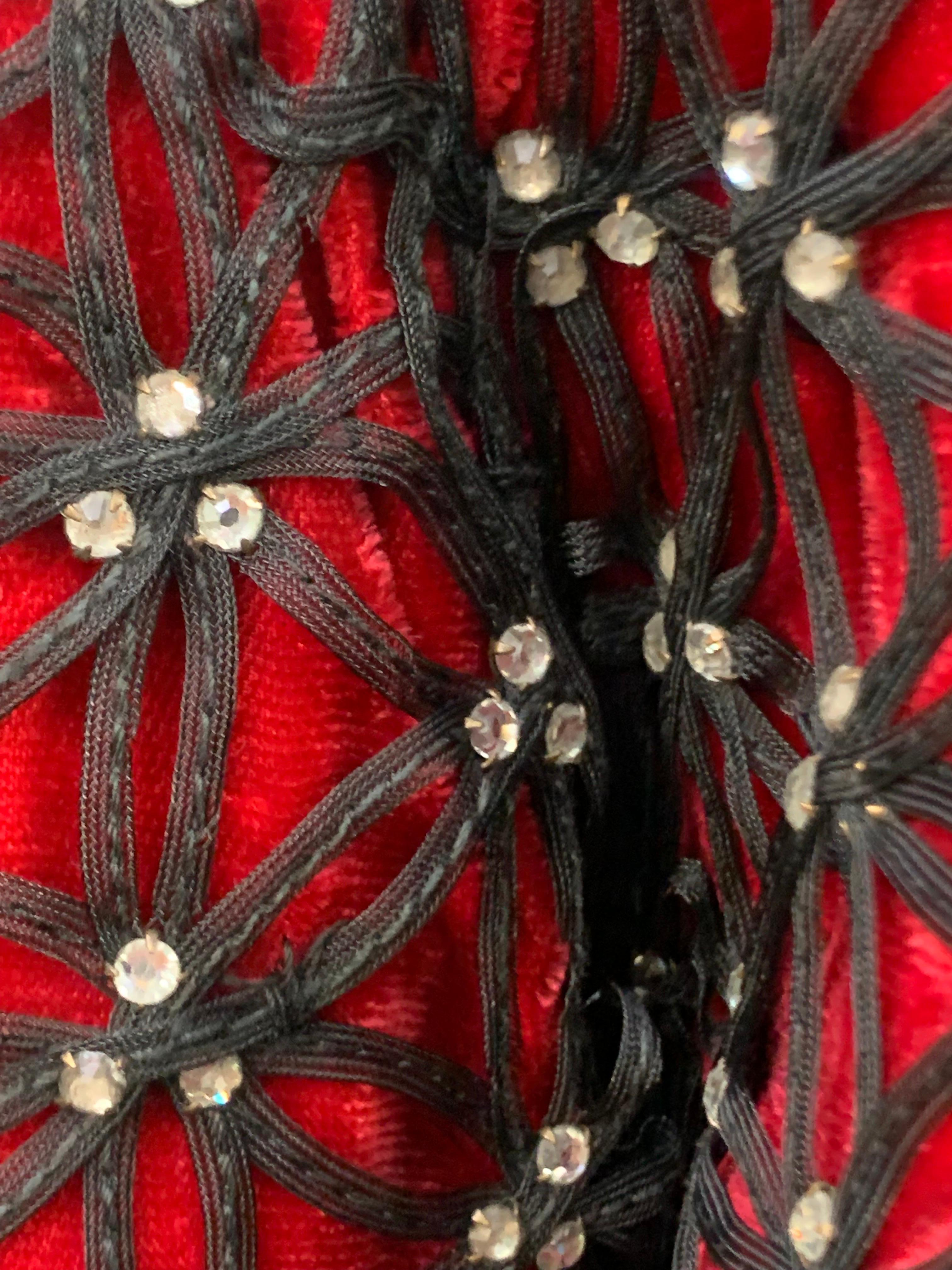 1940er Torso Creations Roter Samt Bolero Jacke w  Gitter-Overlay & Rüschen im Angebot 9