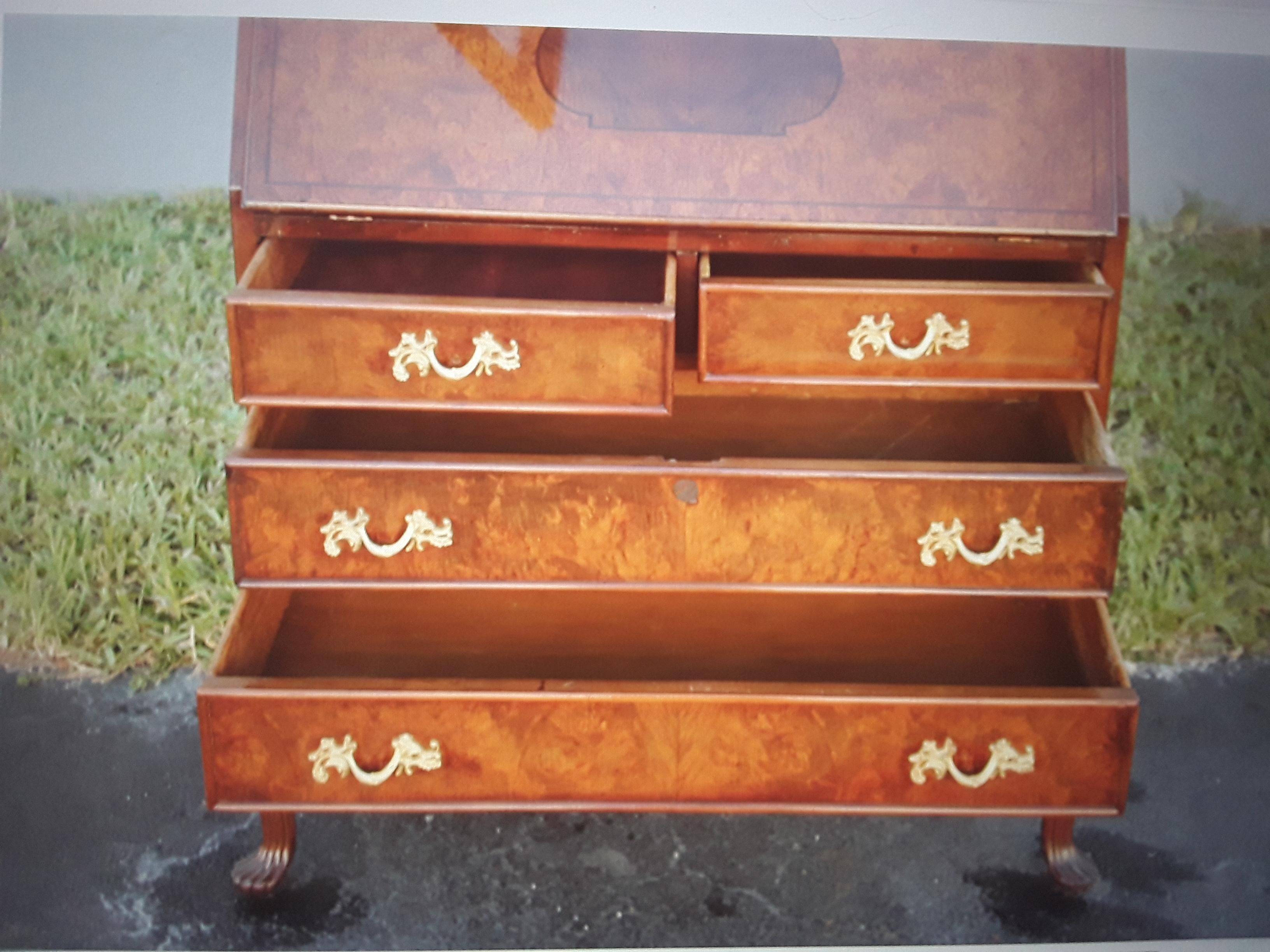 Beautiful Grand Scale 1940's Traditional style Burl Wood Secretary/ Writing Desk.
This secretary is in very good condition. Miami Beach acquisition.