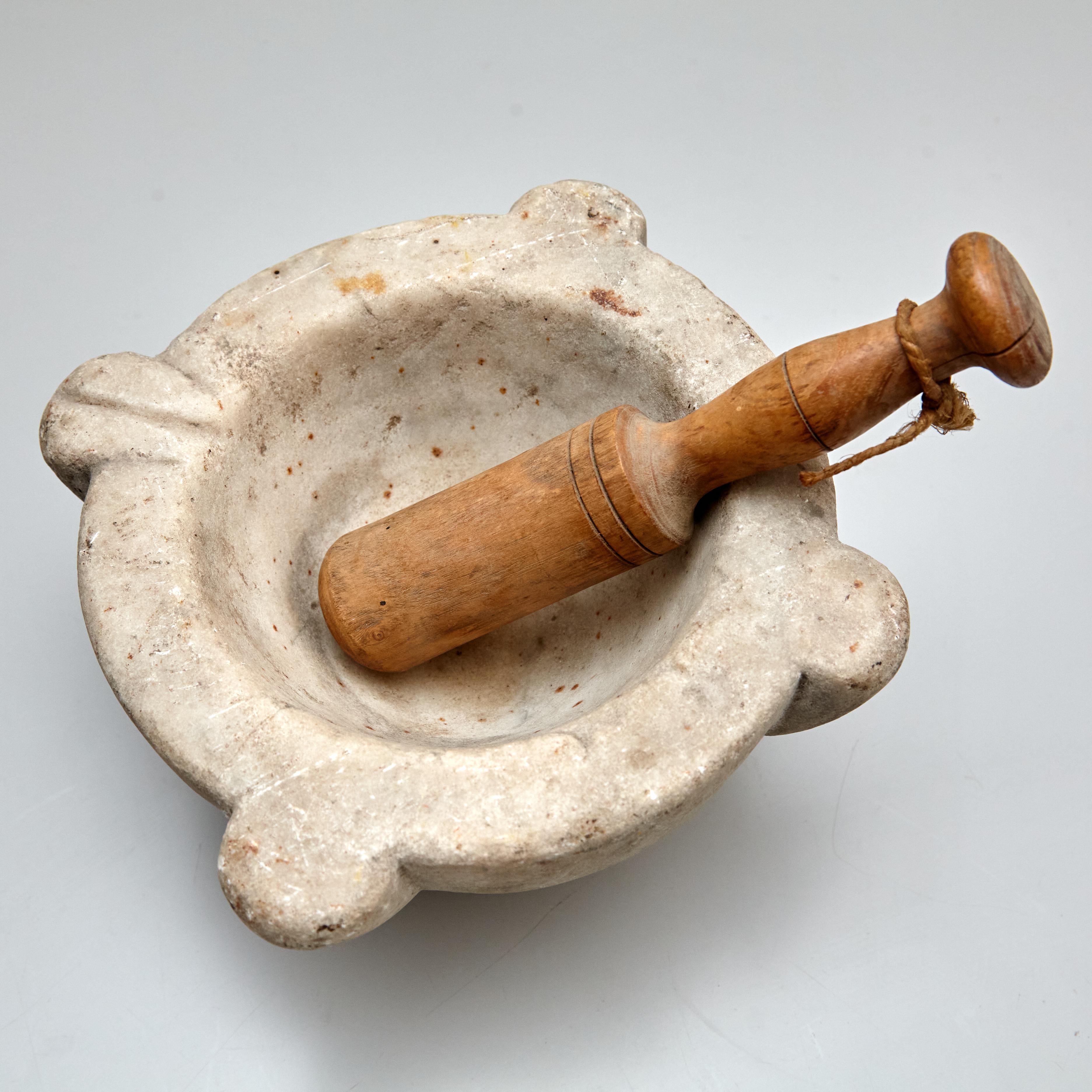 Traditioneller spanischer Mortar aus den 1940er Jahren, authentisches Vintage-Keramikgeschirr aus Stein und Holz (Spanisch) im Angebot