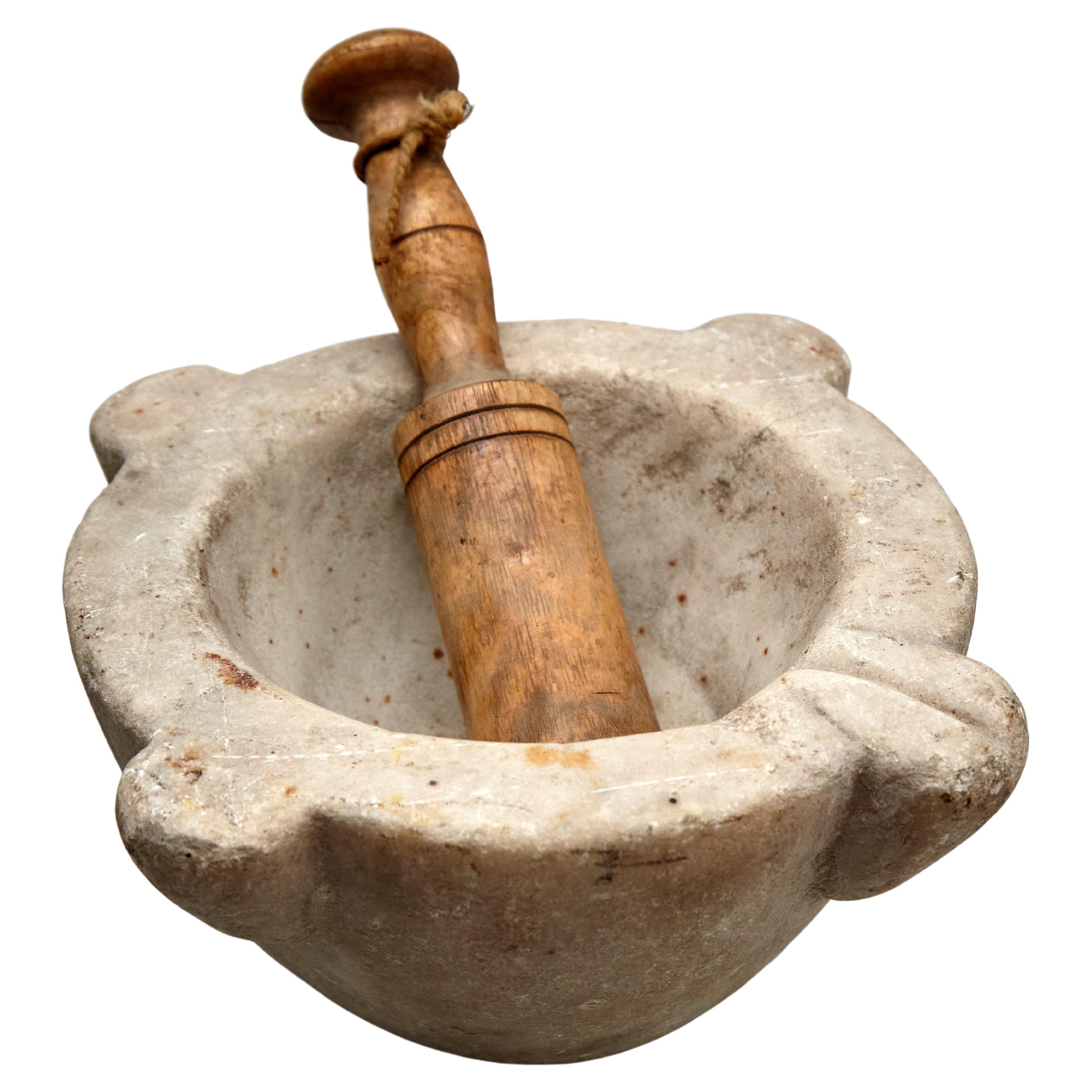Traditioneller spanischer Mortar aus den 1940er Jahren, authentisches Vintage-Keramikgeschirr aus Stein und Holz