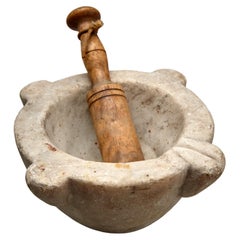 Traditioneller spanischer Mortar aus den 1940er Jahren, authentisches Vintage-Keramikgeschirr aus Stein und Holz