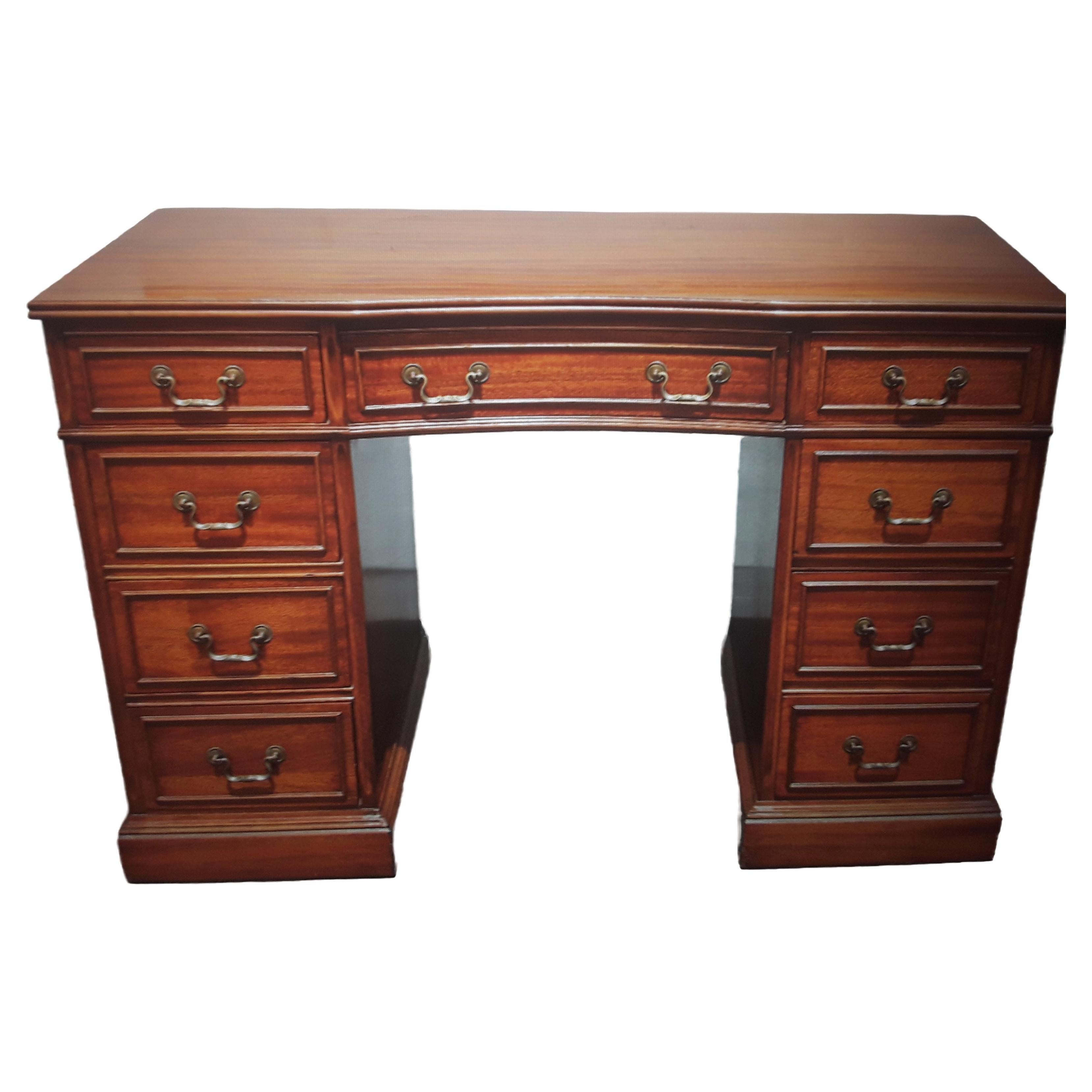 1940's Traditional style 9 Drawer Mahogany Writing Desk For Sale