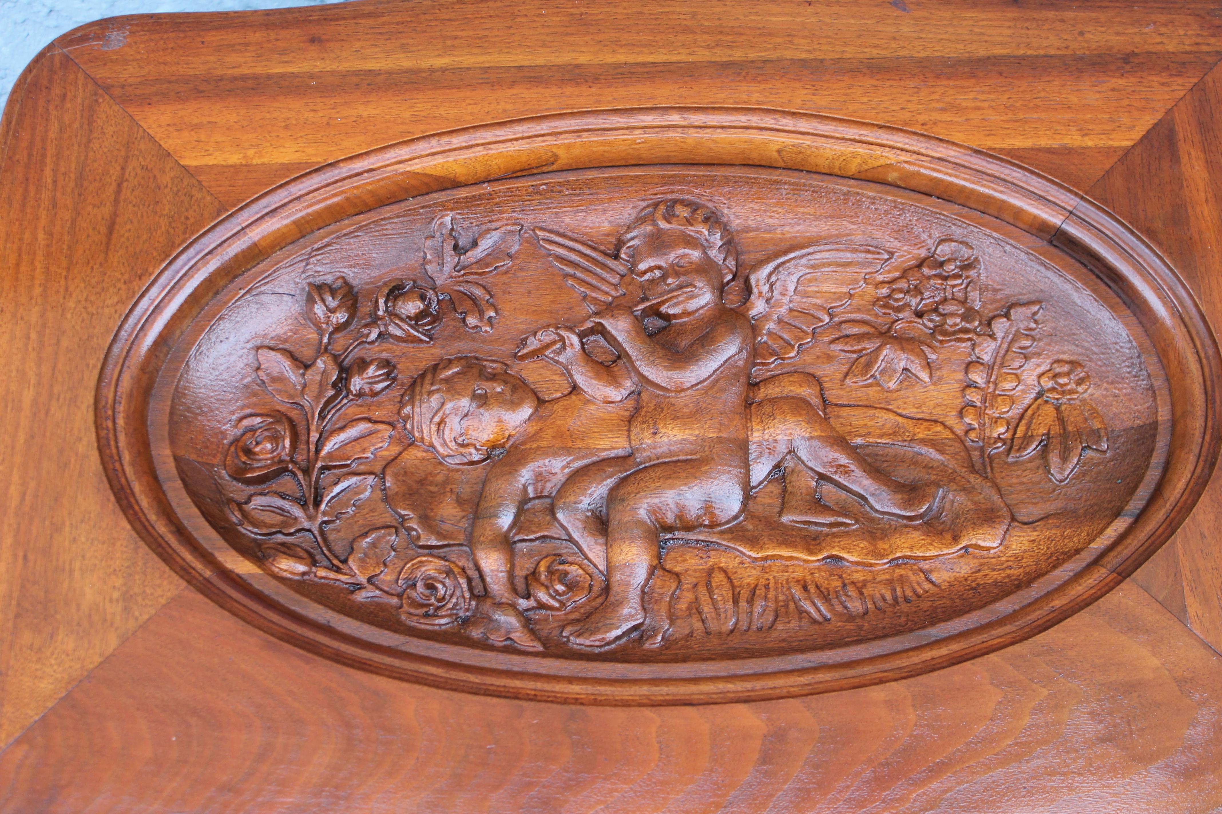1940's Traditionelle Stil geschnitzt Cherub Holz Tablett Tisch im Angebot 5