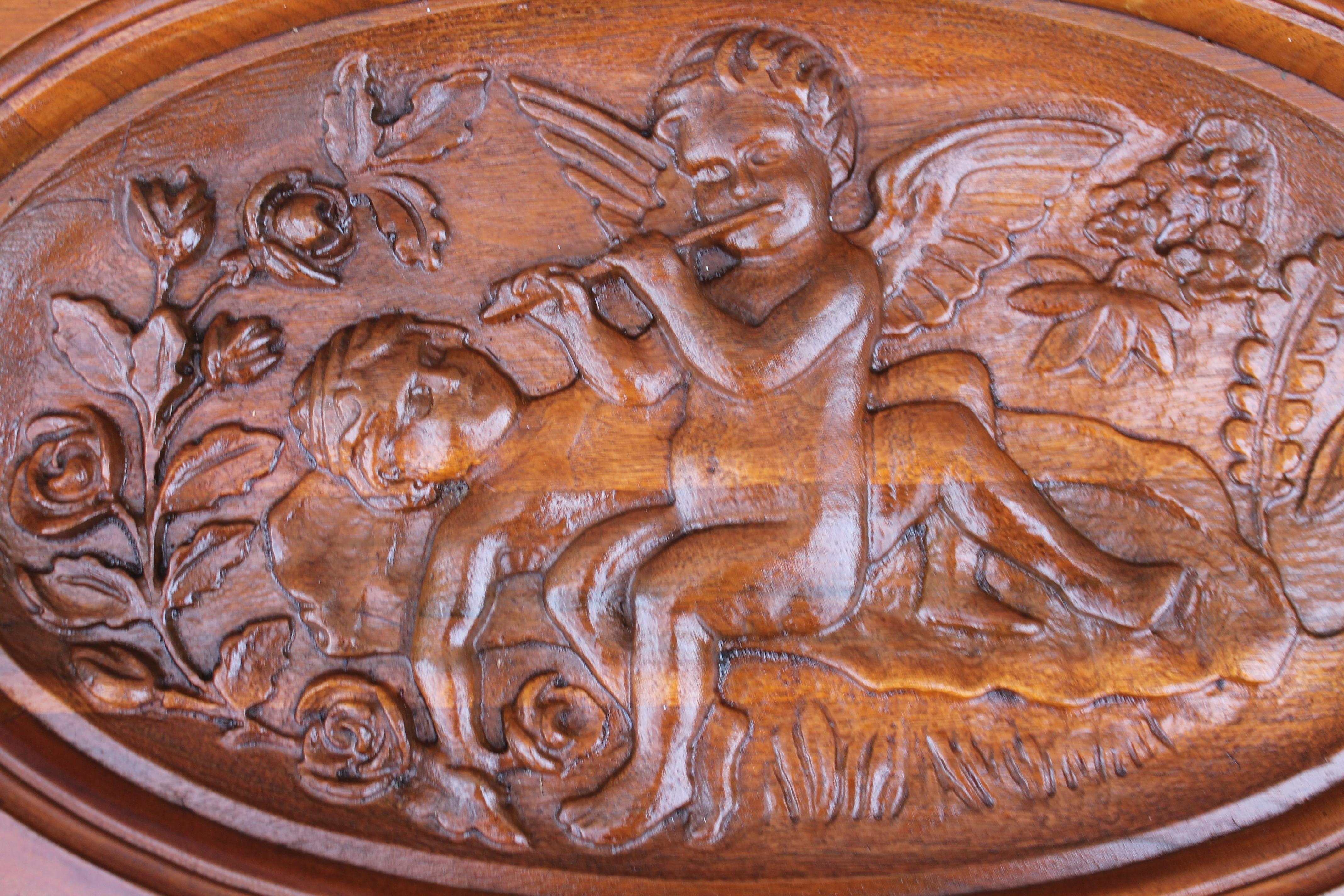 1940's Traditionelle Stil geschnitzt Cherub Holz Tablett Tisch im Angebot 6