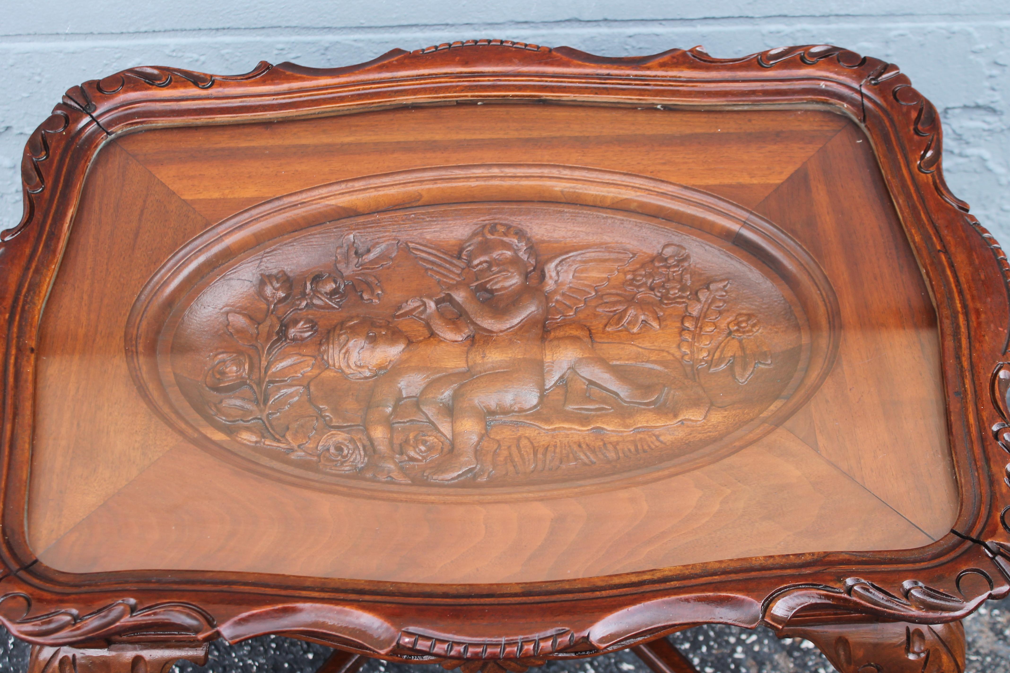 1940's Traditional style Carved Cherub Wood Tray Table In Good Condition For Sale In Opa Locka, FL