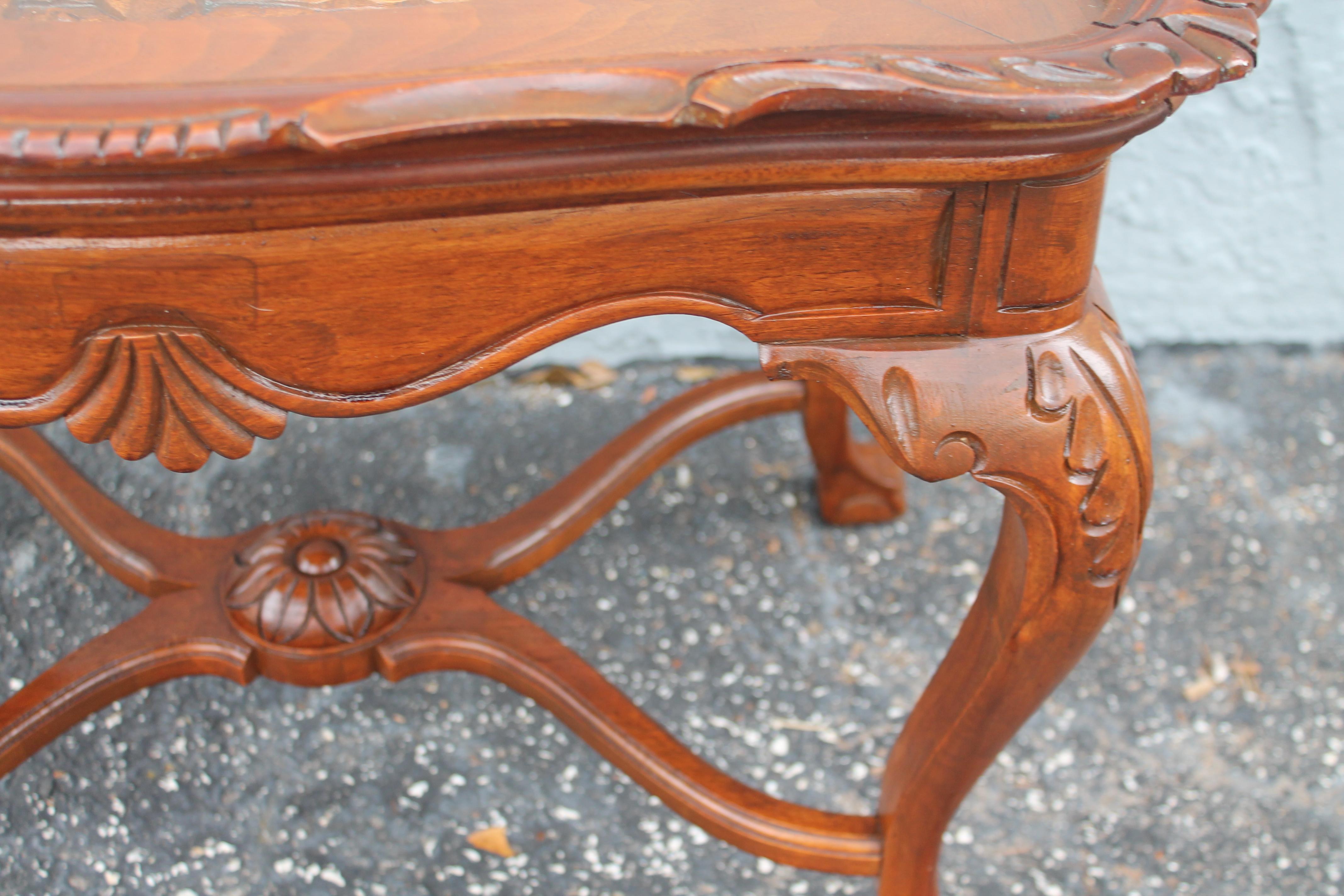 1940's Traditionelle Stil geschnitzt Cherub Holz Tablett Tisch im Angebot 2