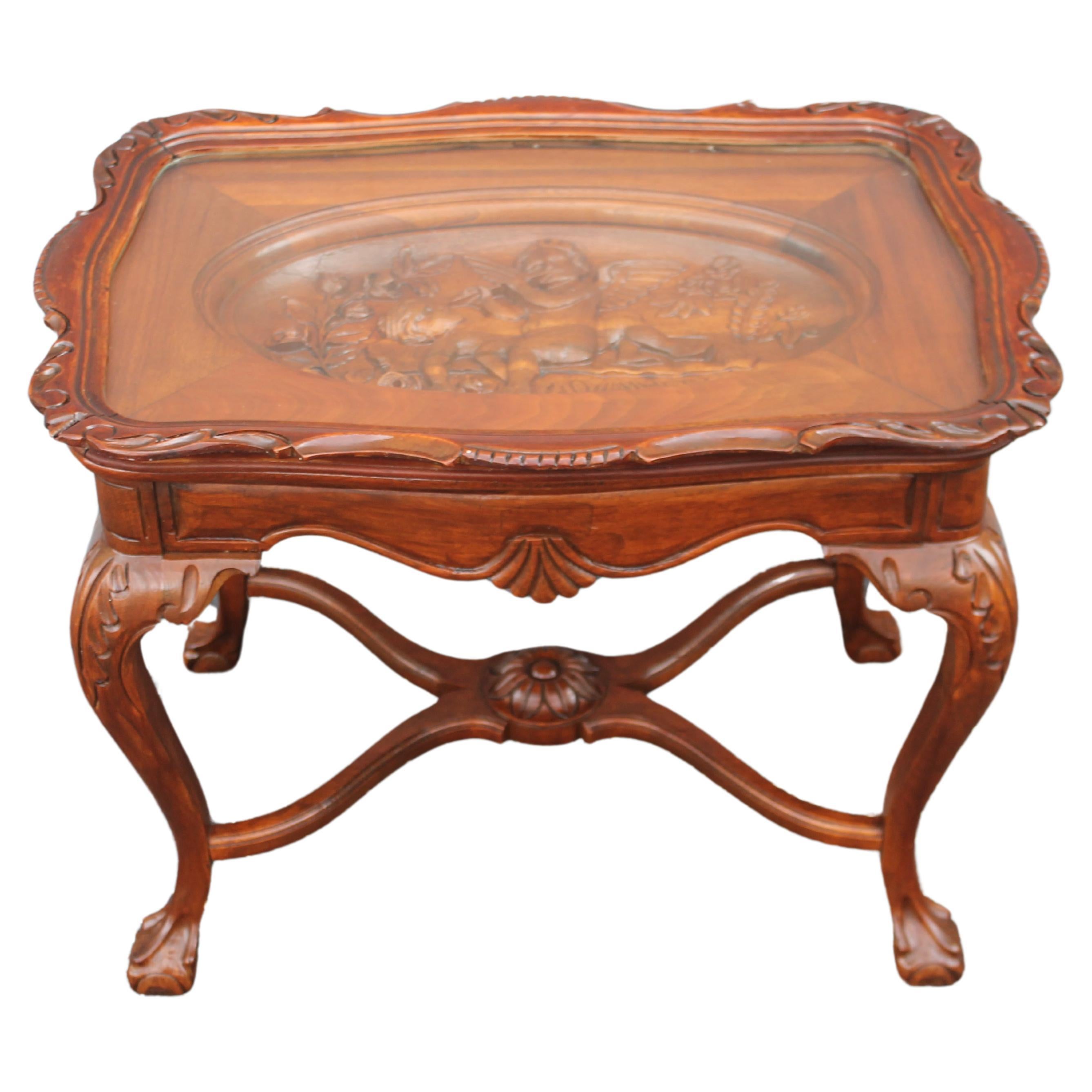 1940's Traditionelle Stil geschnitzt Cherub Holz Tablett Tisch im Angebot