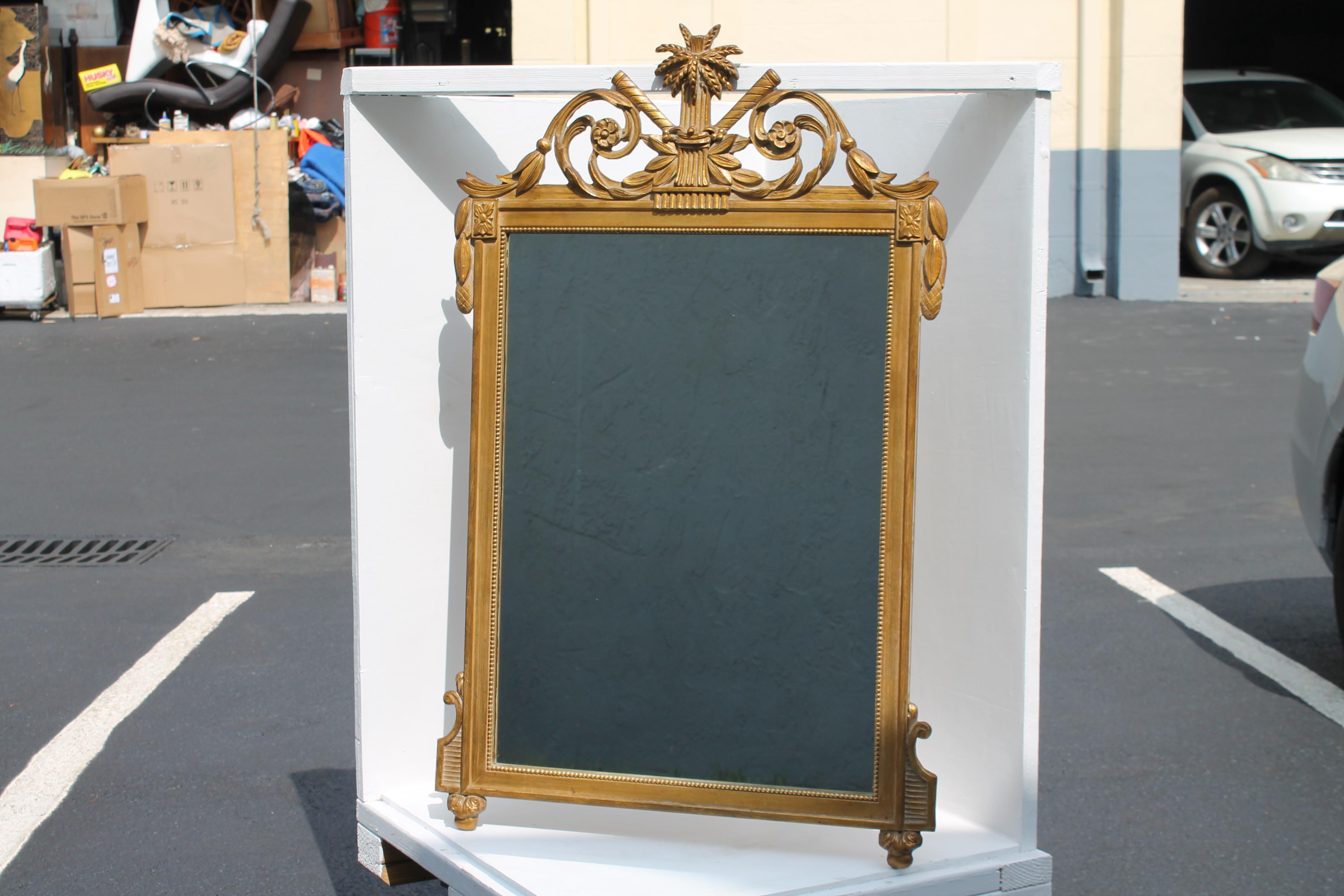 1940's Traditional style Carved Giltwood / Gesso Wall Mirror For Sale 1