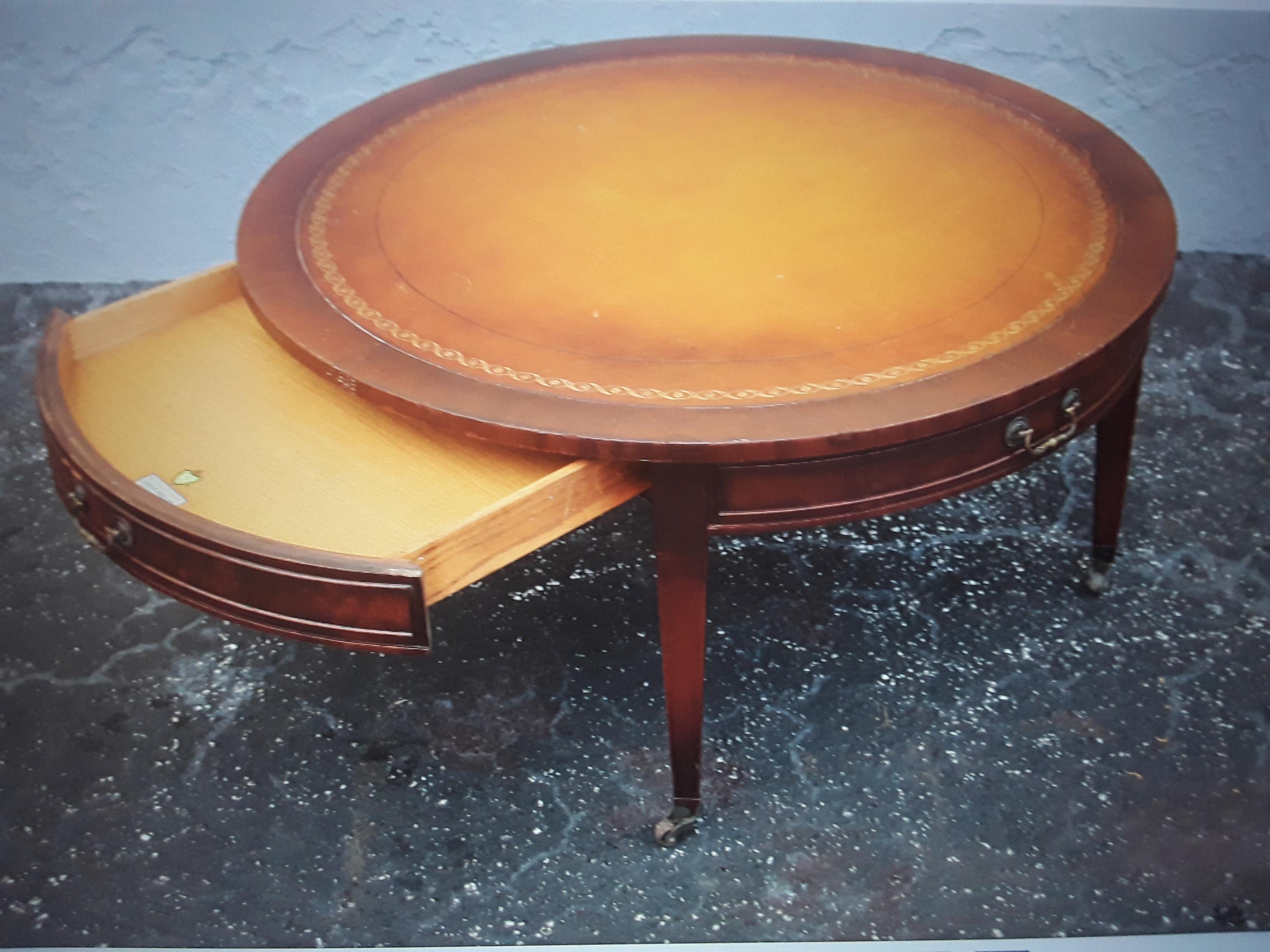 1940's Traditional style Leather Top Mahogany Coffee/ Cocktail Table w/ Storage In Good Condition For Sale In Opa Locka, FL