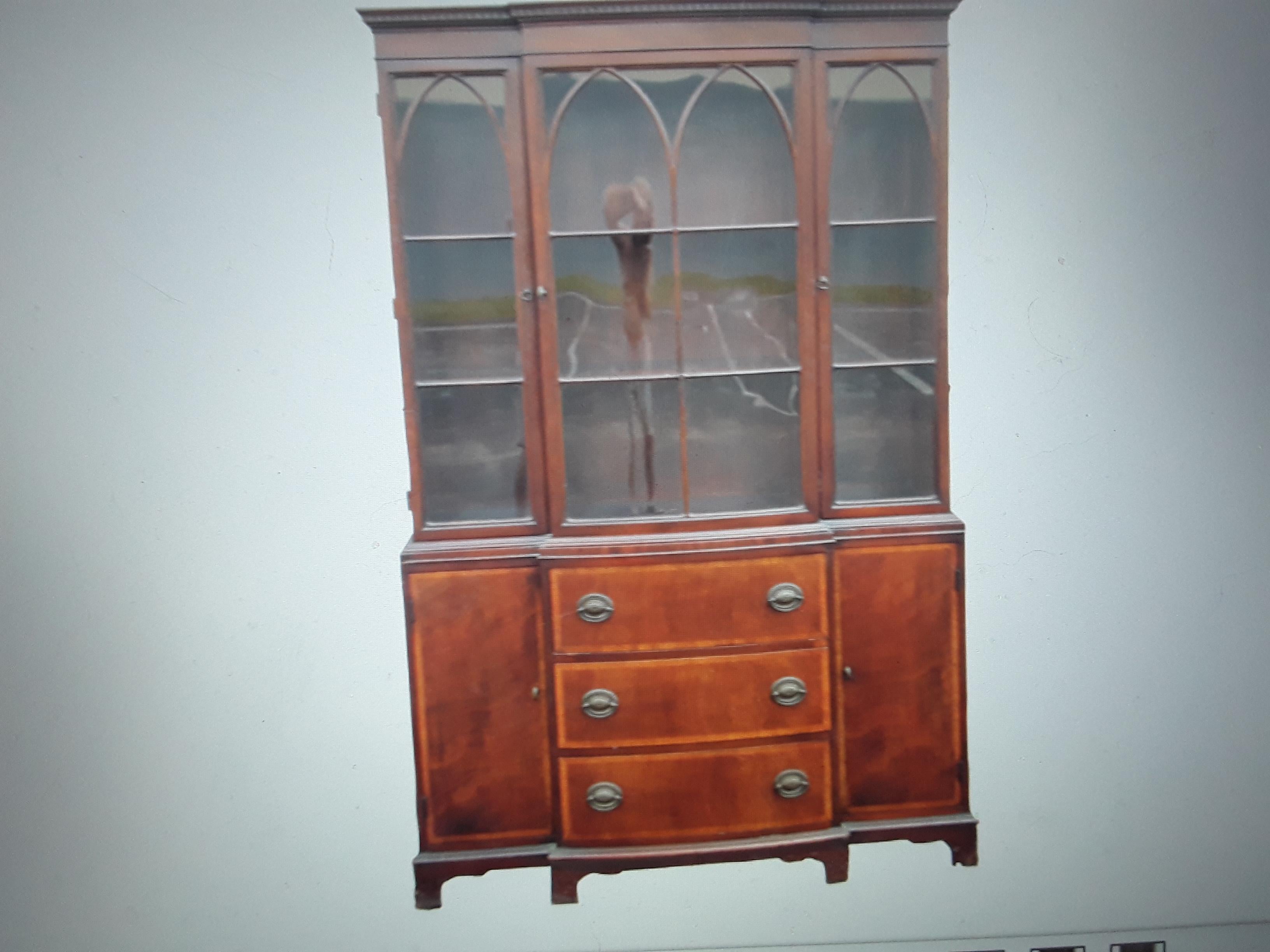 1940's Traditional style Tall Mahogany China/ Display Cabinet For Sale 3