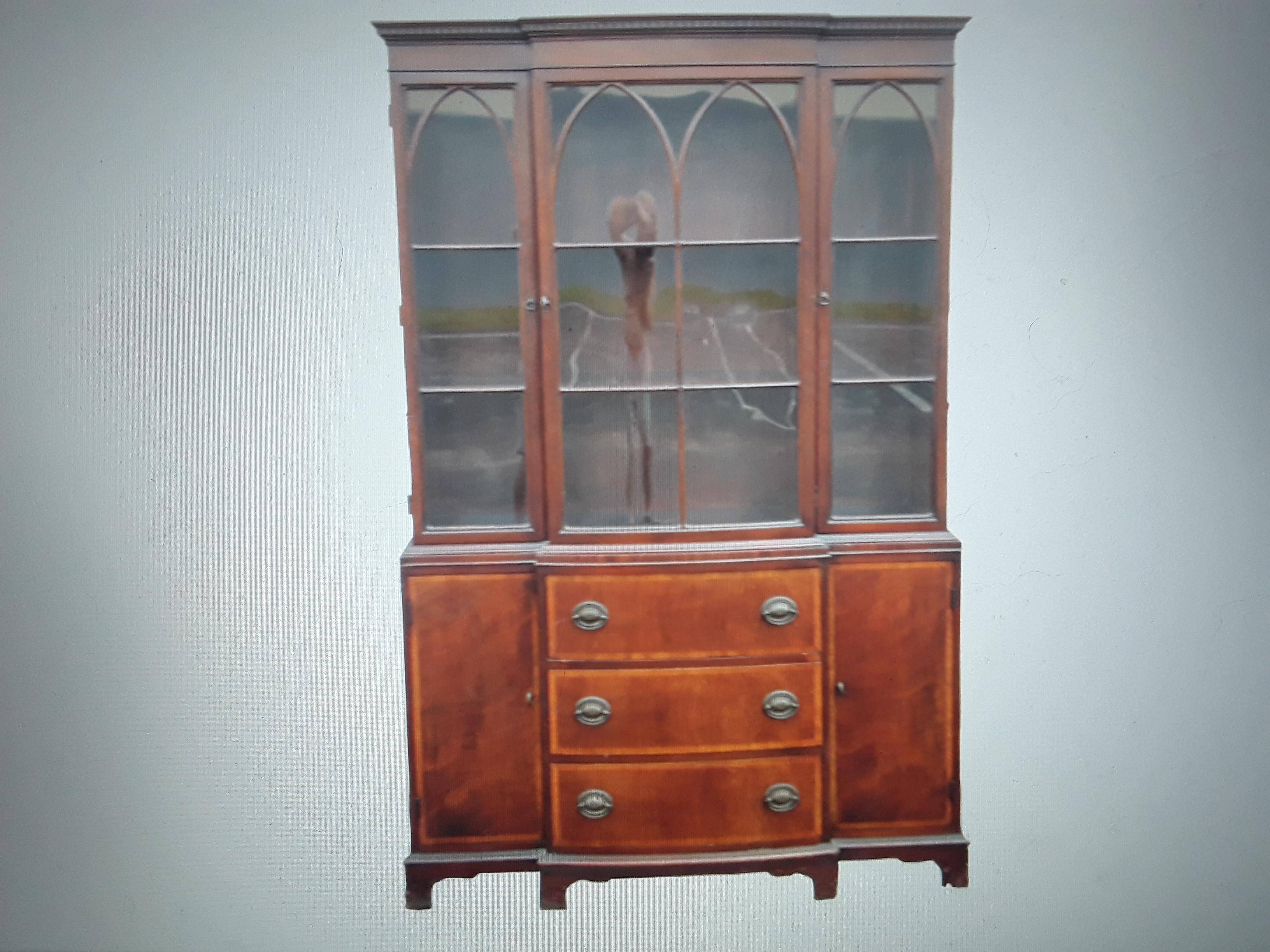 1940's Traditional style Tall Mahogany China/ Display Cabinet For Sale 5