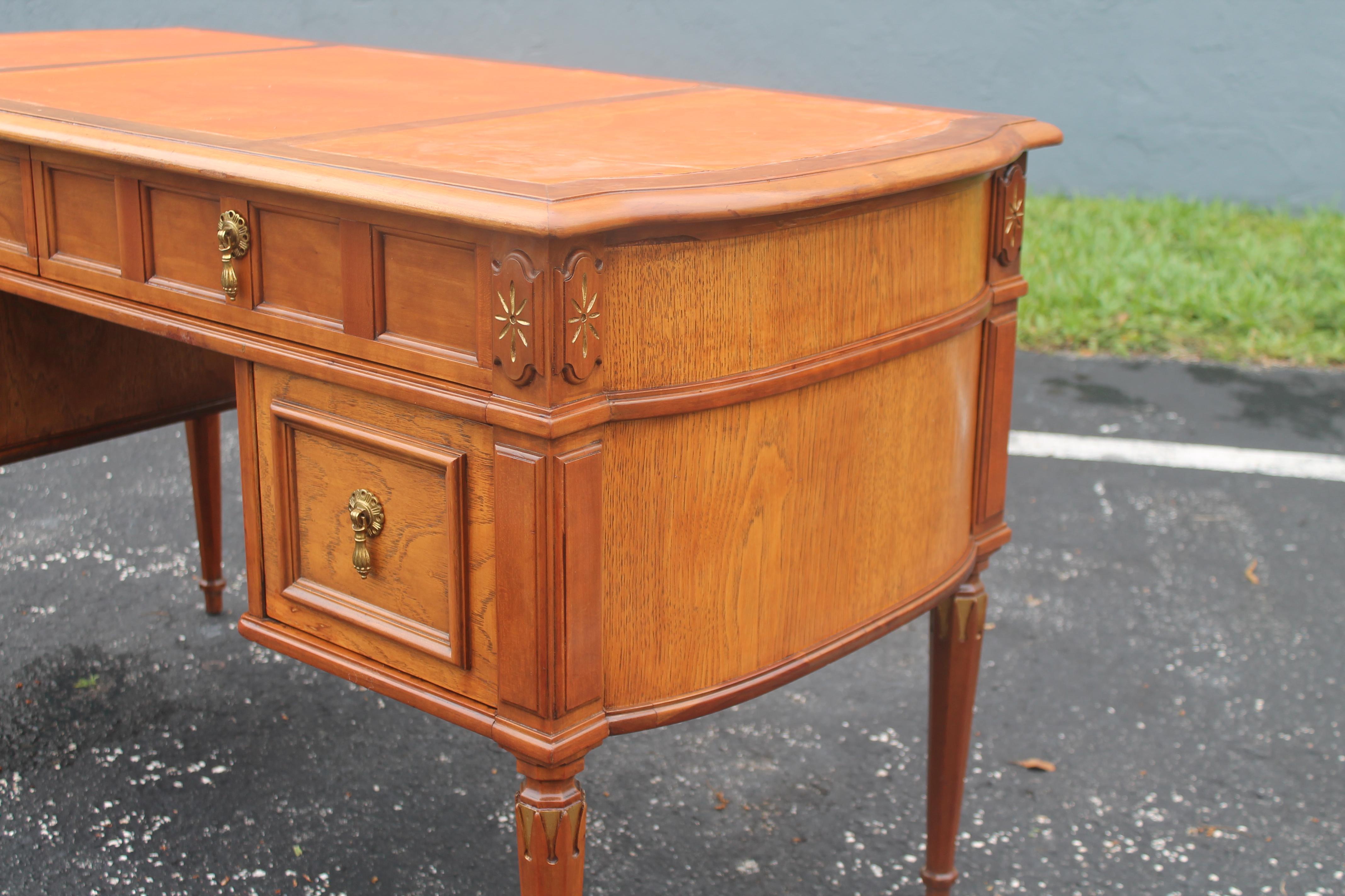 1940s Traditional style Writing Desk w/ Hermes Orange Leather Top For Sale 4