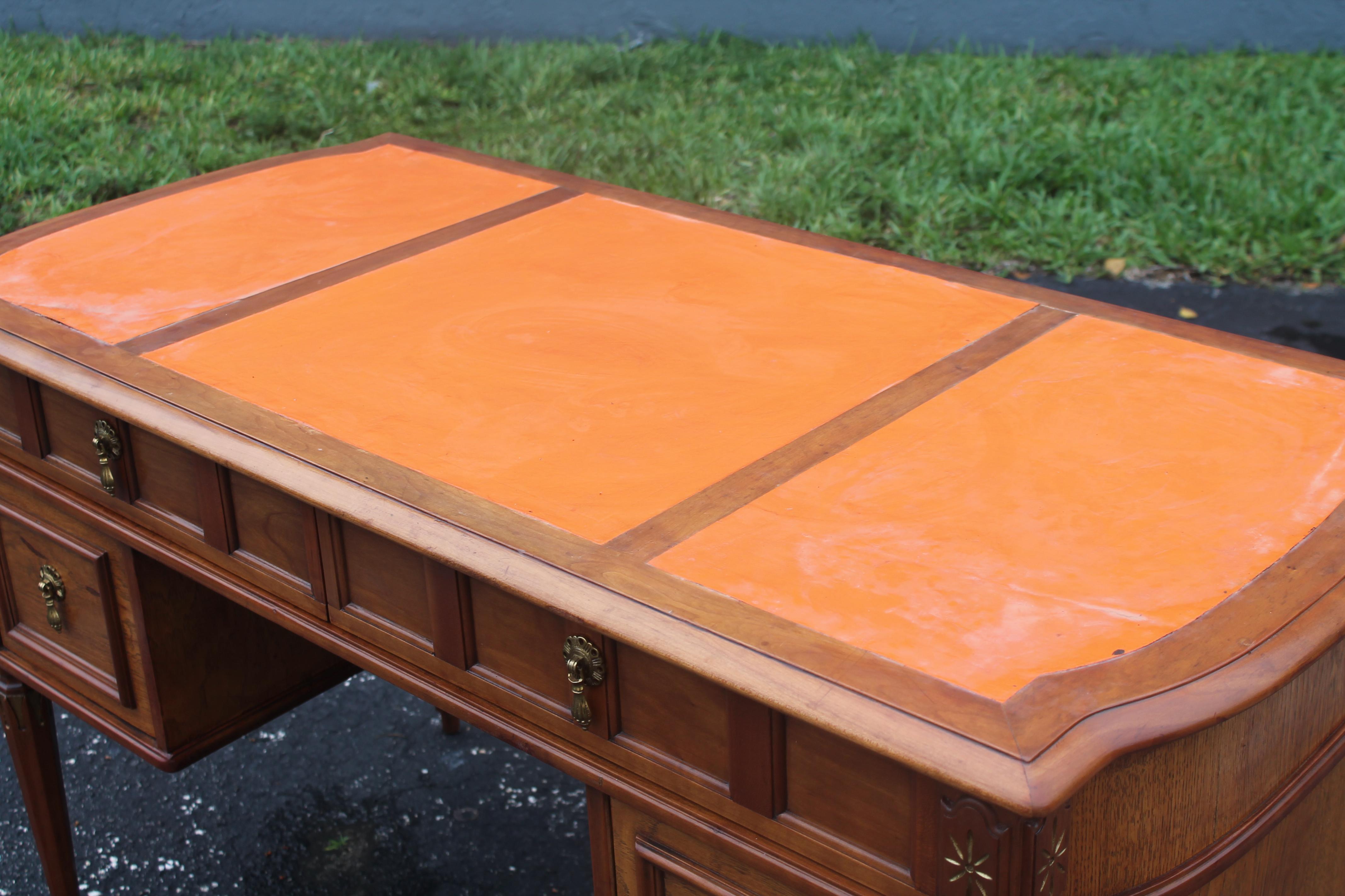 1940s Traditional style Writing Desk w/ Hermes Orange Leather Top For Sale 5