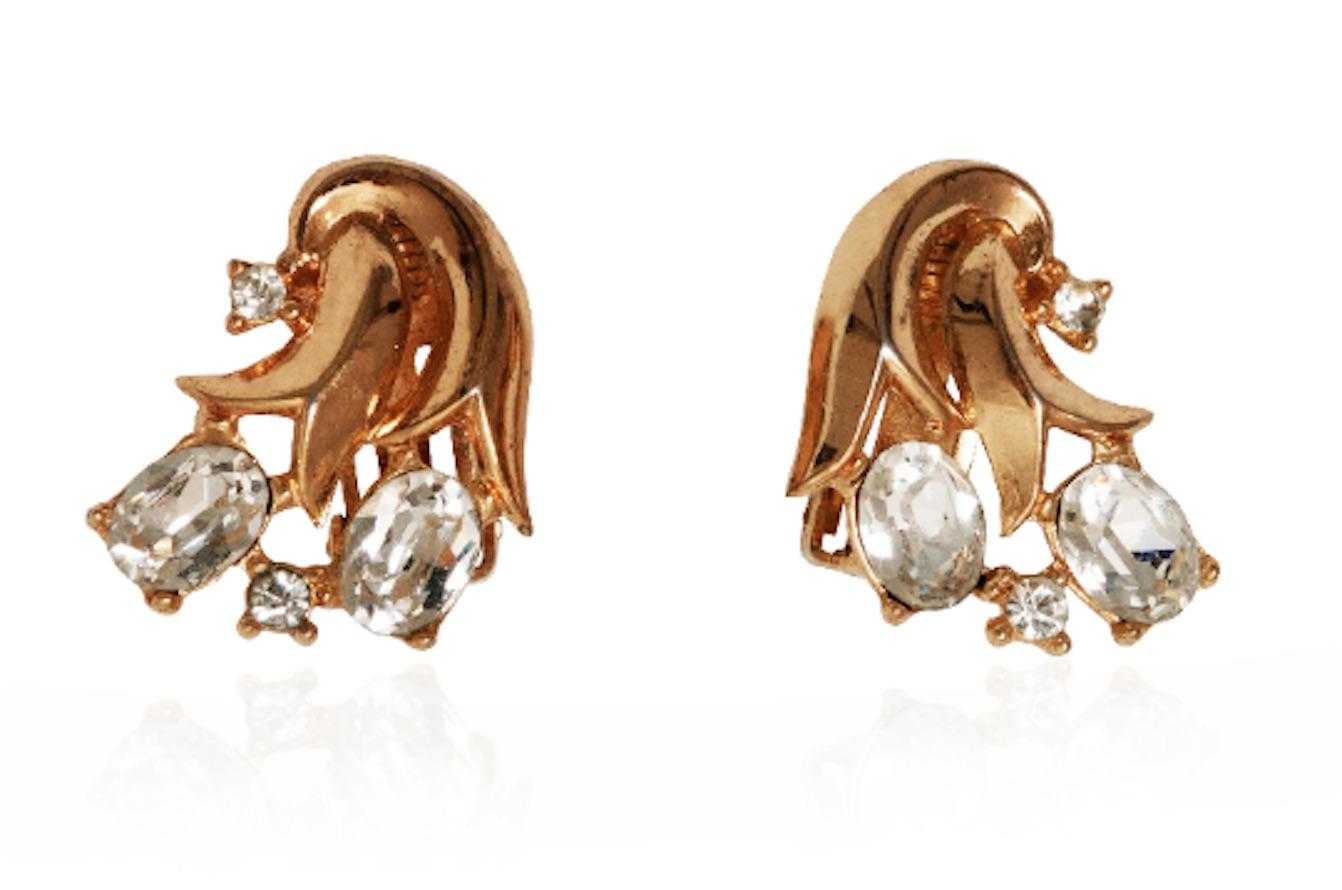 These vintage Trifari clip-on earrings were designed by Alfred Philippe and date to 1947-1952. They are fashioned in a floral spray which reminds us of snowdrop flowers with the diamantes representing the flower heads.  These are gold plated on base
