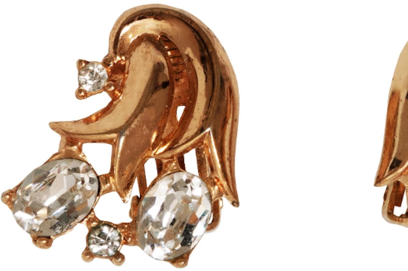 Women's 1940s Trifari Gold Clip-On Earrings For Sale