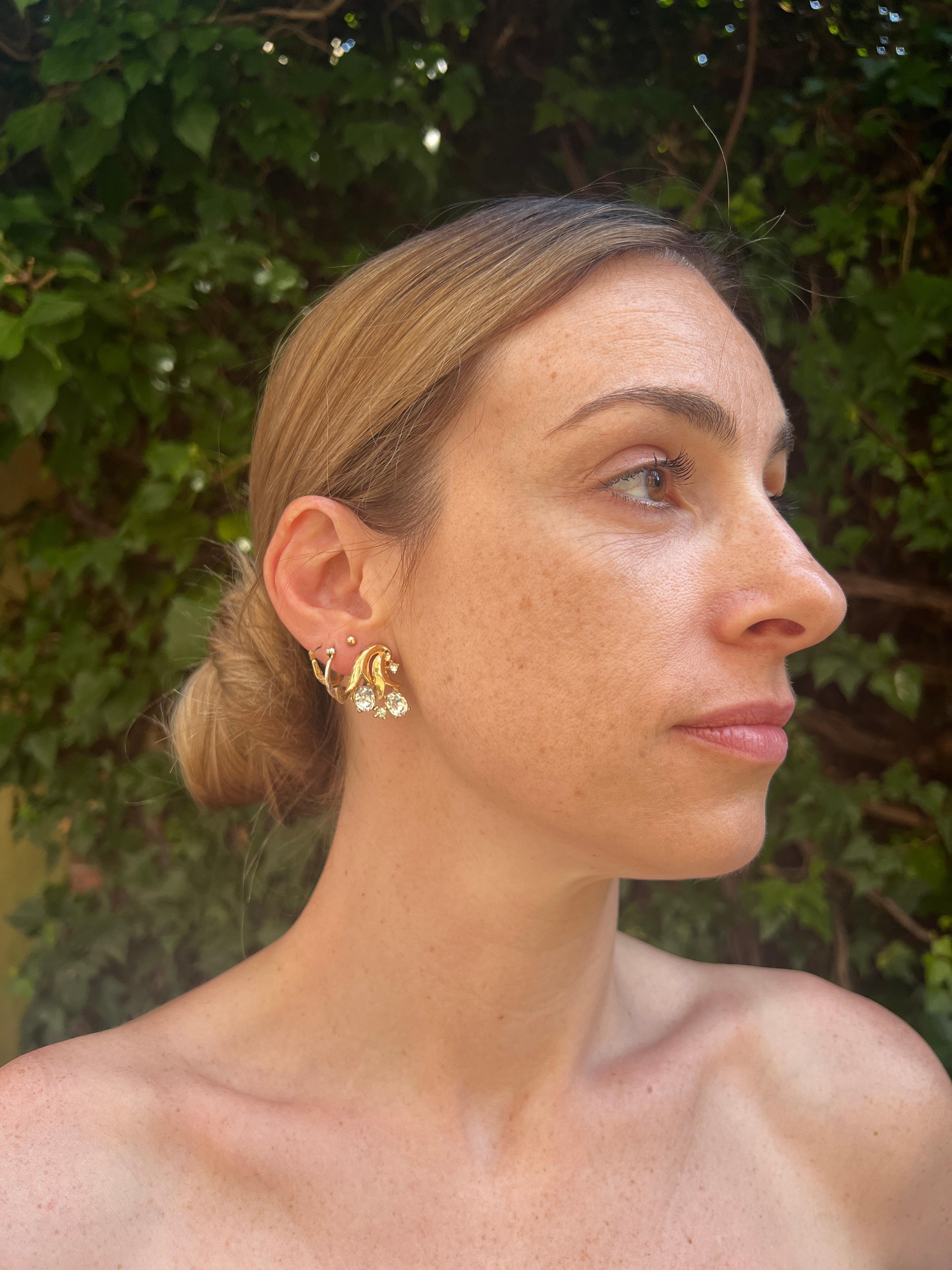 1940s Trifari Gold Clip-On Earrings For Sale 3