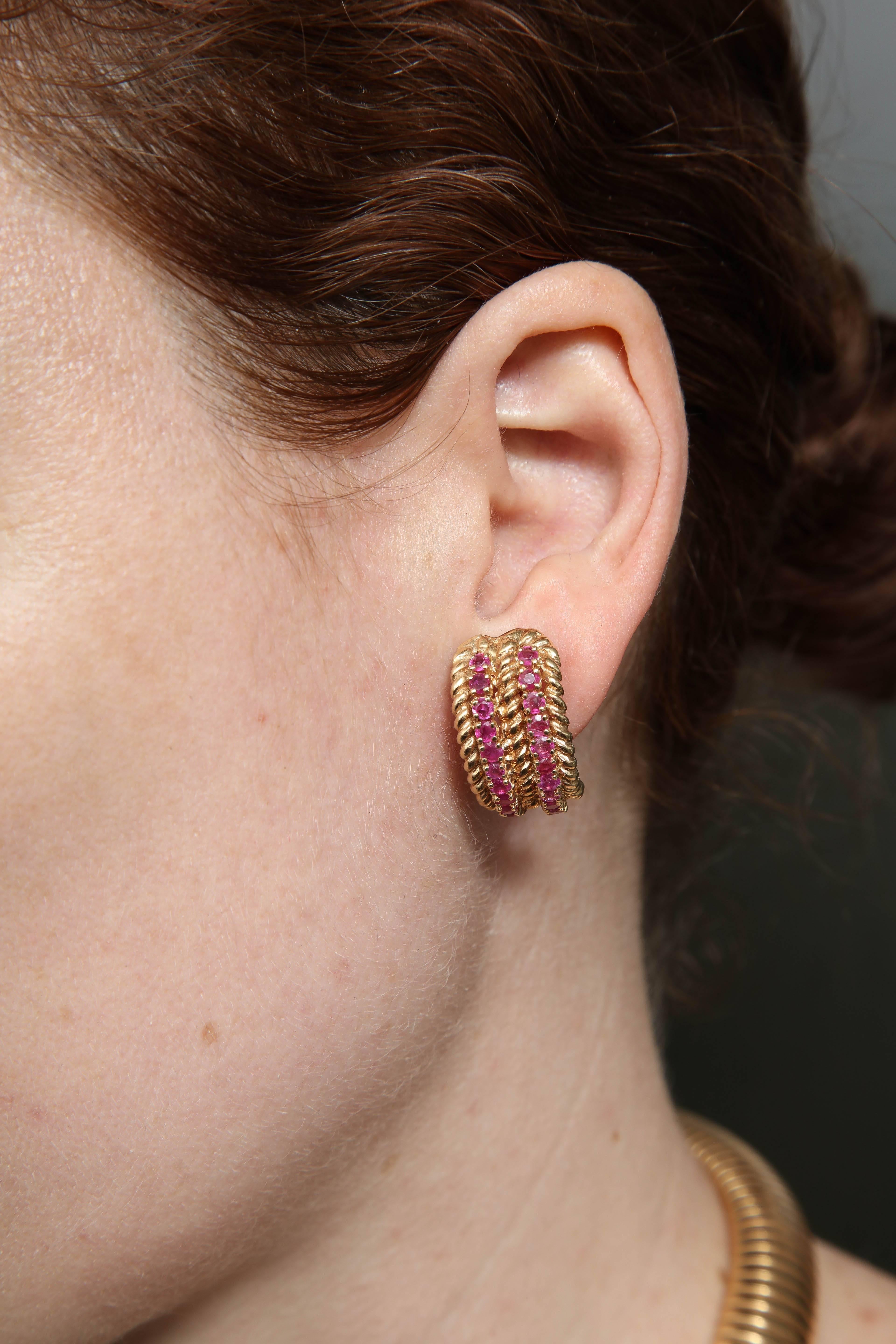 1940s Tubular, Ruby and Gold Tubogas Necklace with Matching Earrings En Suite For Sale 3