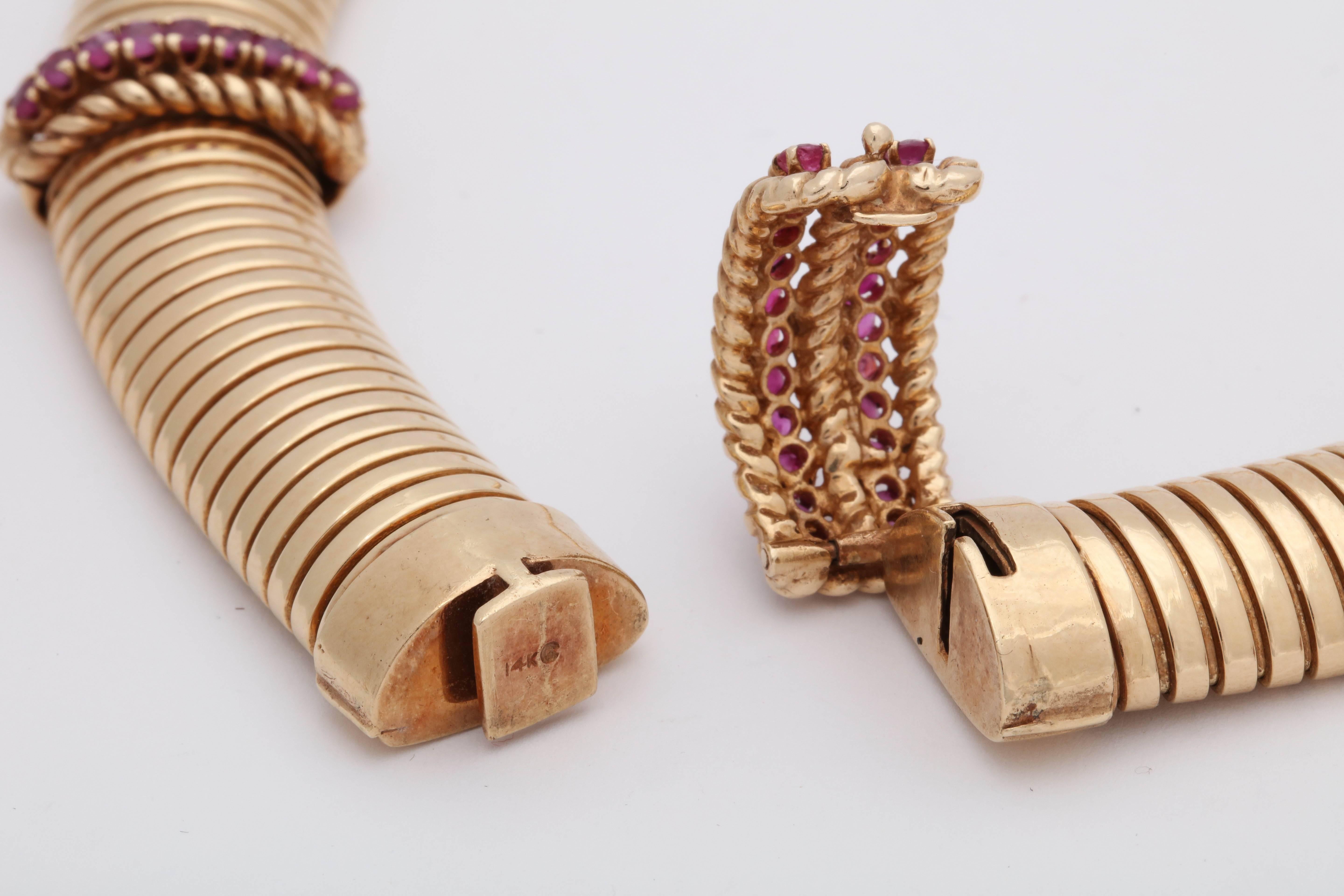 Round Cut 1940s Tubular, Ruby and Gold Tubogas Necklace with Matching Earrings En Suite For Sale