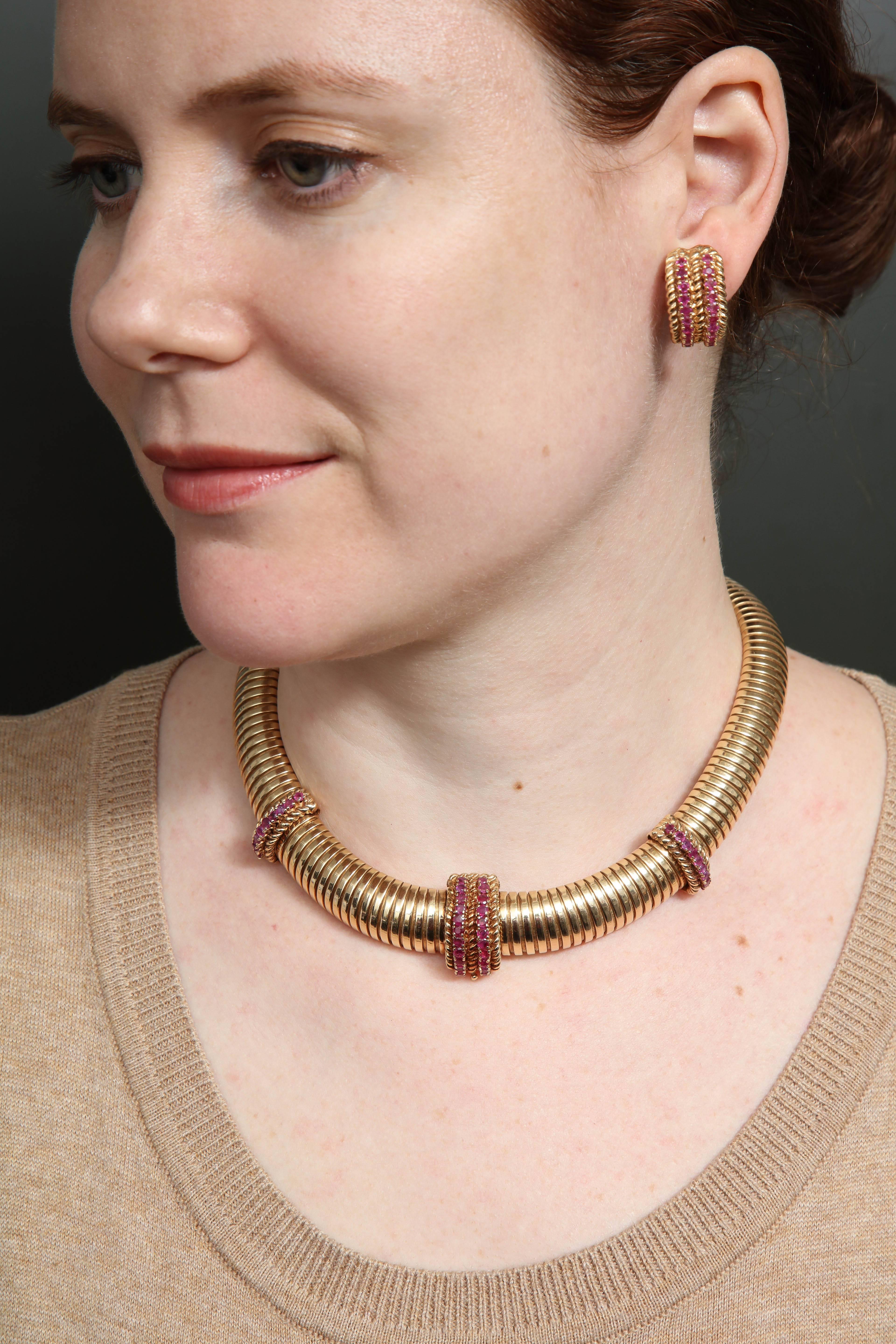 1940s Tubular, Ruby and Gold Tubogas Necklace with Matching Earrings En Suite For Sale 1