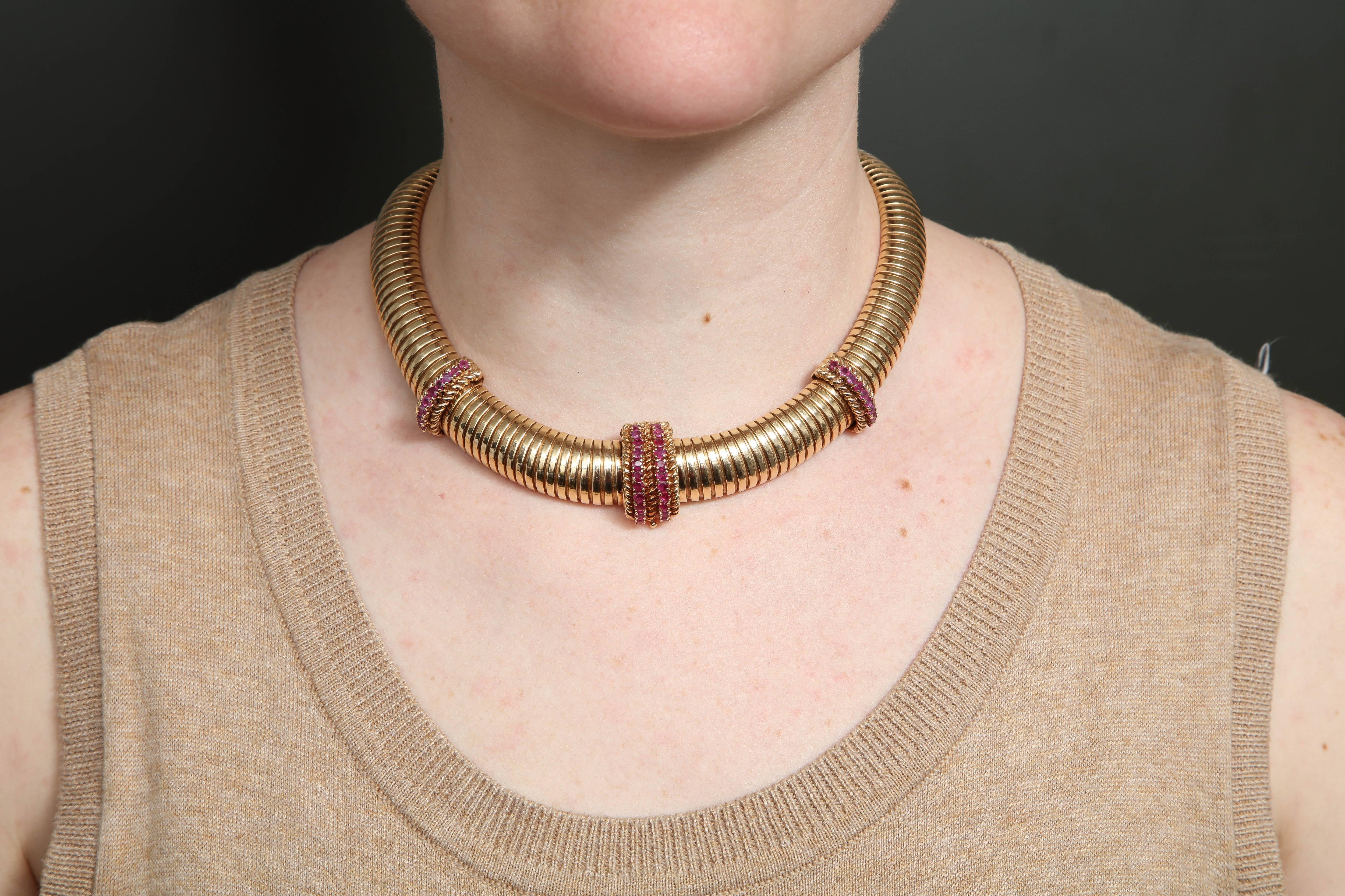 1940s Tubular, Ruby and Gold Tubogas Necklace with Matching Earrings En Suite For Sale 2