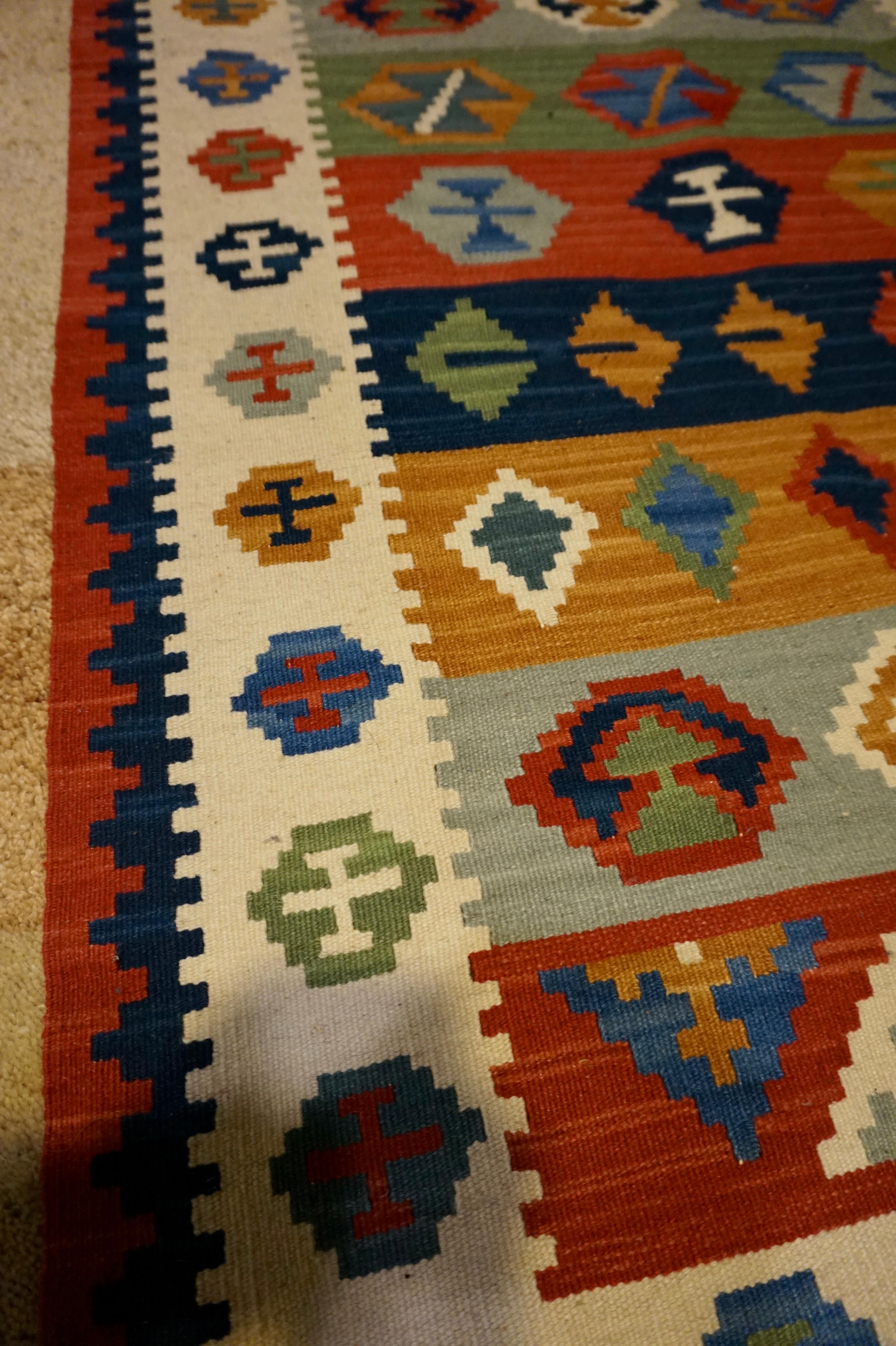 1940s Turkish Anatolian Wool Kilim Flat-Weave Rug Vivid Hues In Good Condition For Sale In Vancouver, British Columbia
