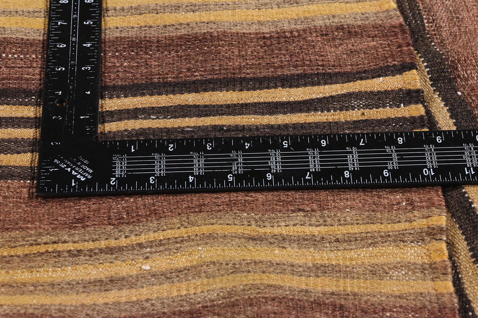 XX secolo Rug & Kilim turco del 1940 con strisce Bayadere, tappeto quadrato a strisce a trama piatta in vendita