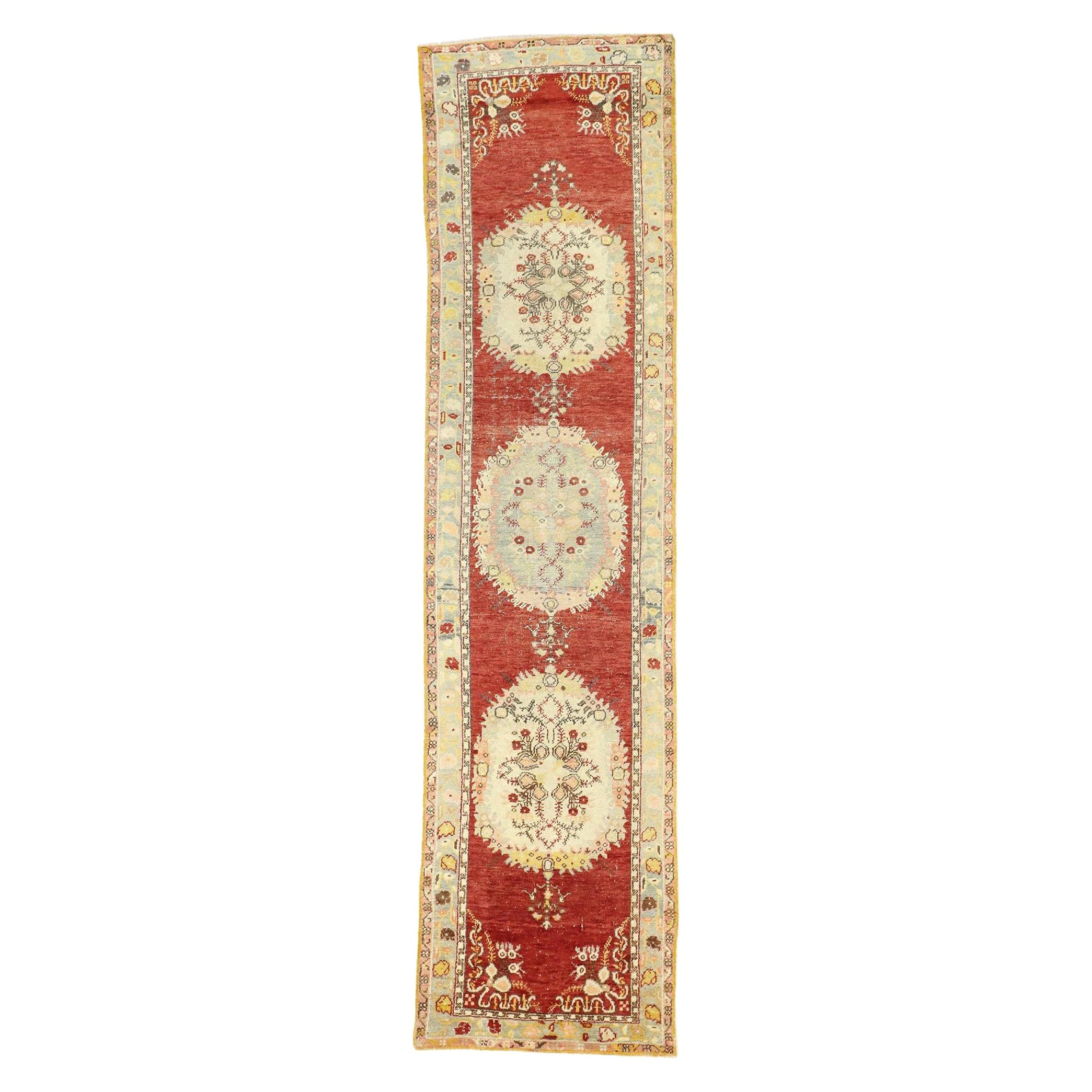 Tapis turc Oushak des années 1940, style romantique traditionnel en vente