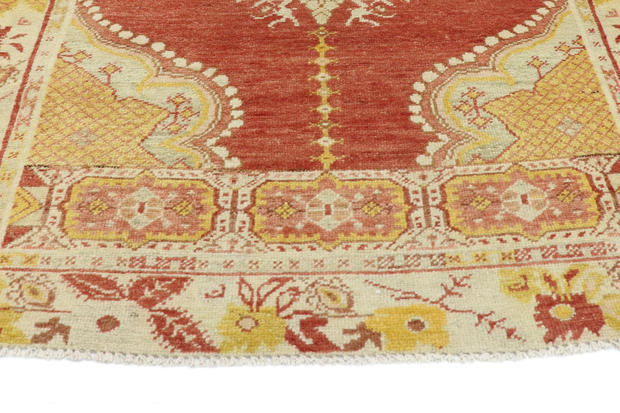 Türkischer Oushak-Teppich aus den 1940er Jahren im modernen traditionellen Stil im Zustand „Gut“ im Angebot in Dallas, TX