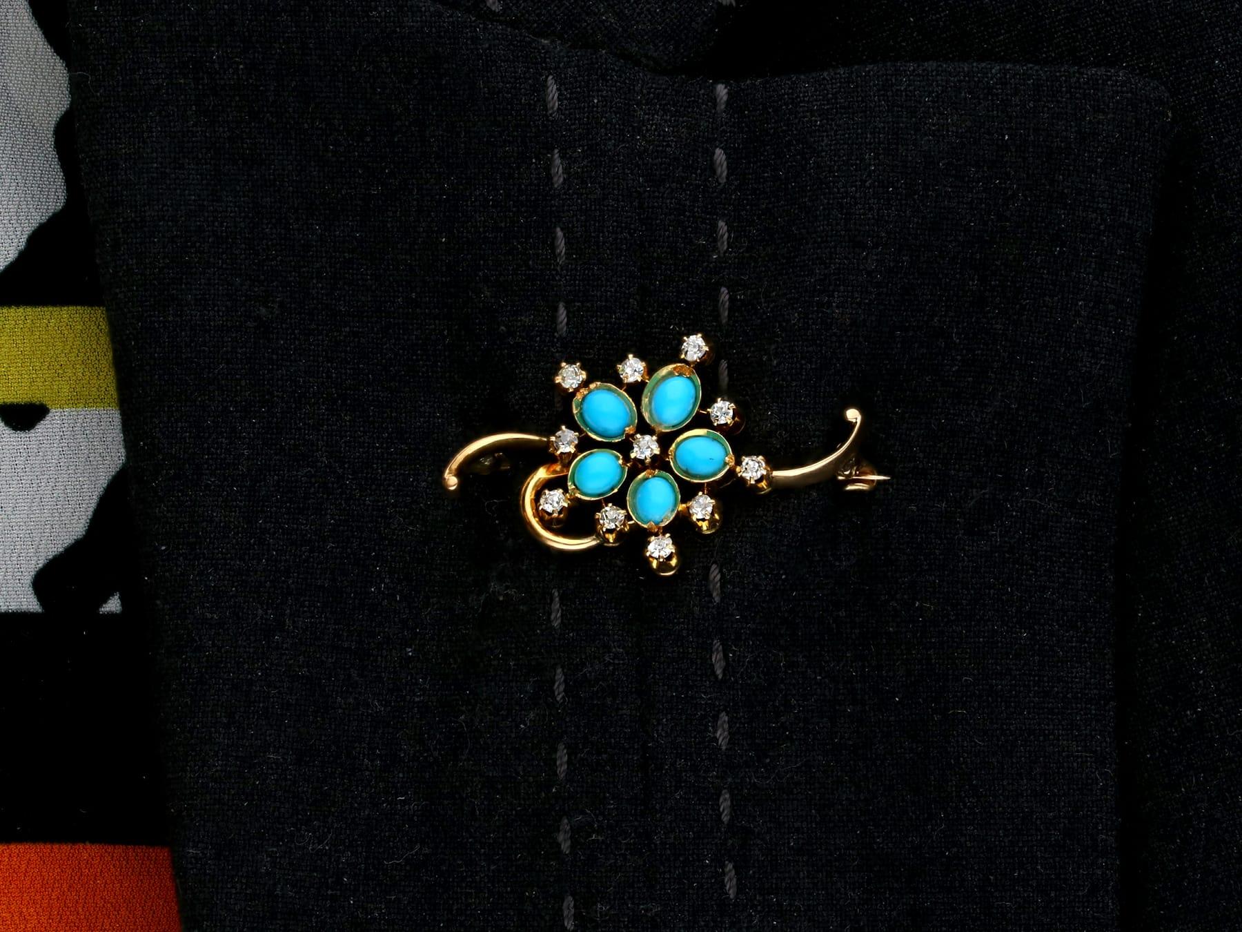 Broche barre en or jaune, turquoise et diamants des années 1940 en vente 4