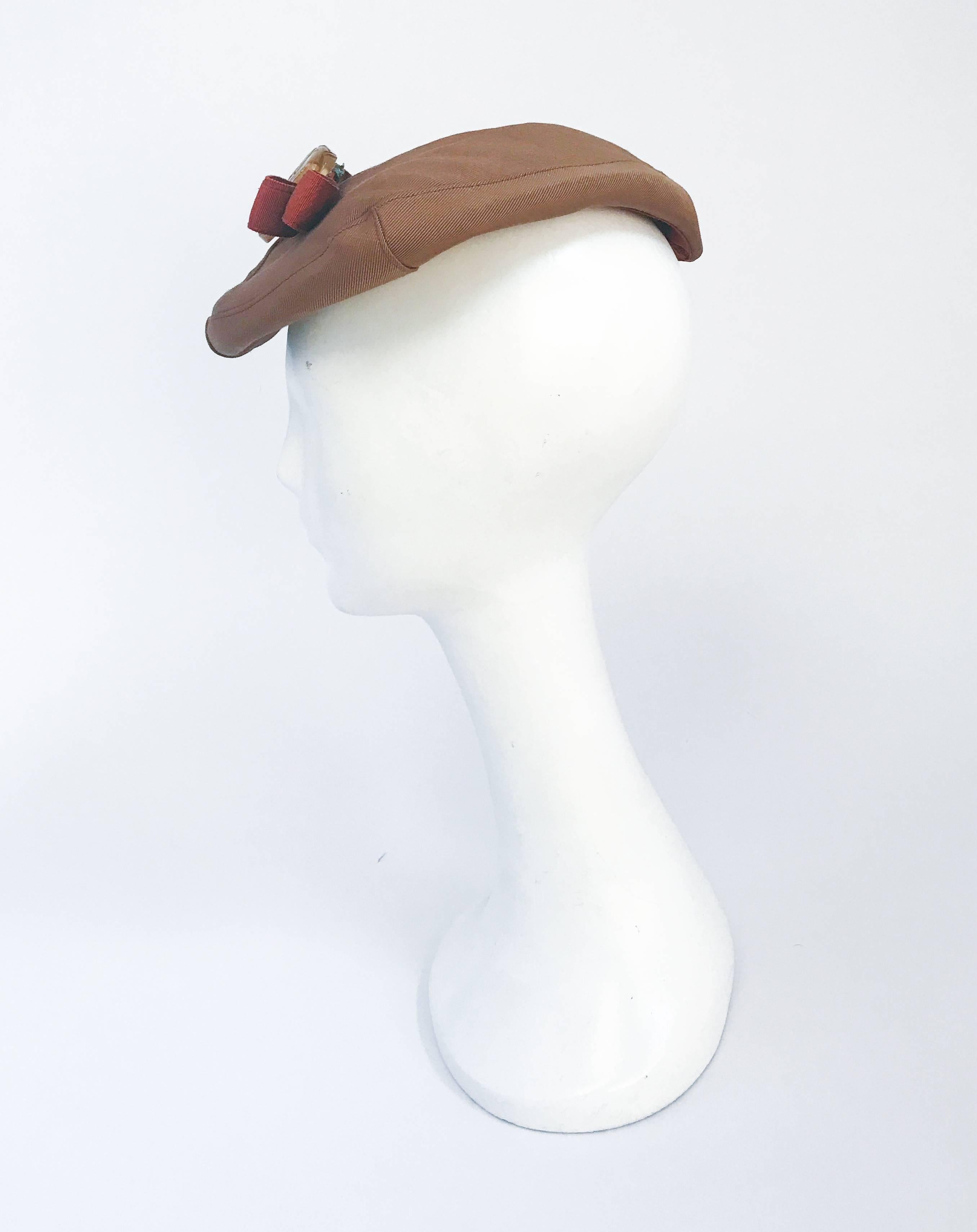 Brown 1940s Twill Gold-toned Hat with Rust-toned Gros-grain Ribbon and Bakelite Clip For Sale