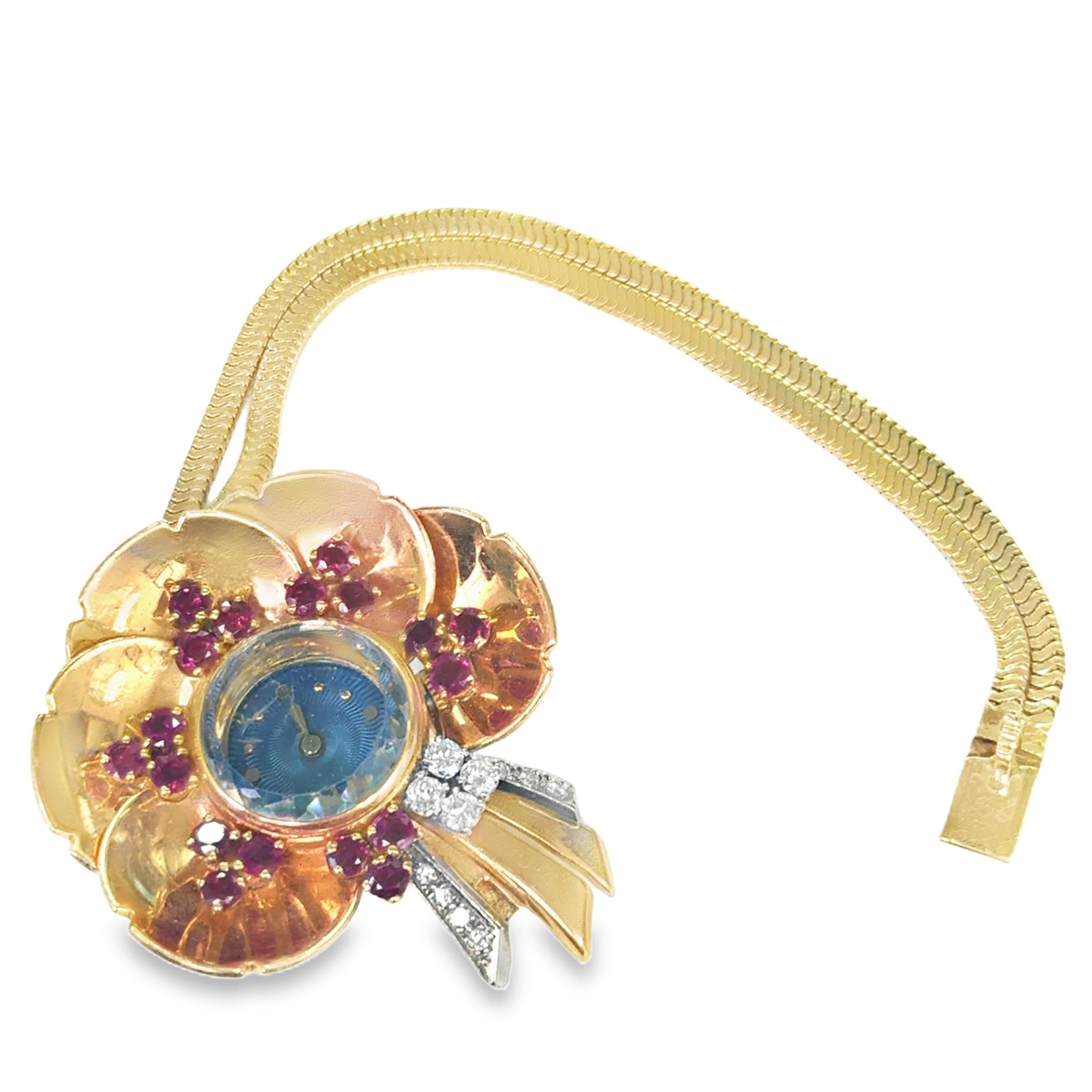 Taille ronde Montre à fleurs en or bicolore des années 1940 avec rubis et diamants en vente