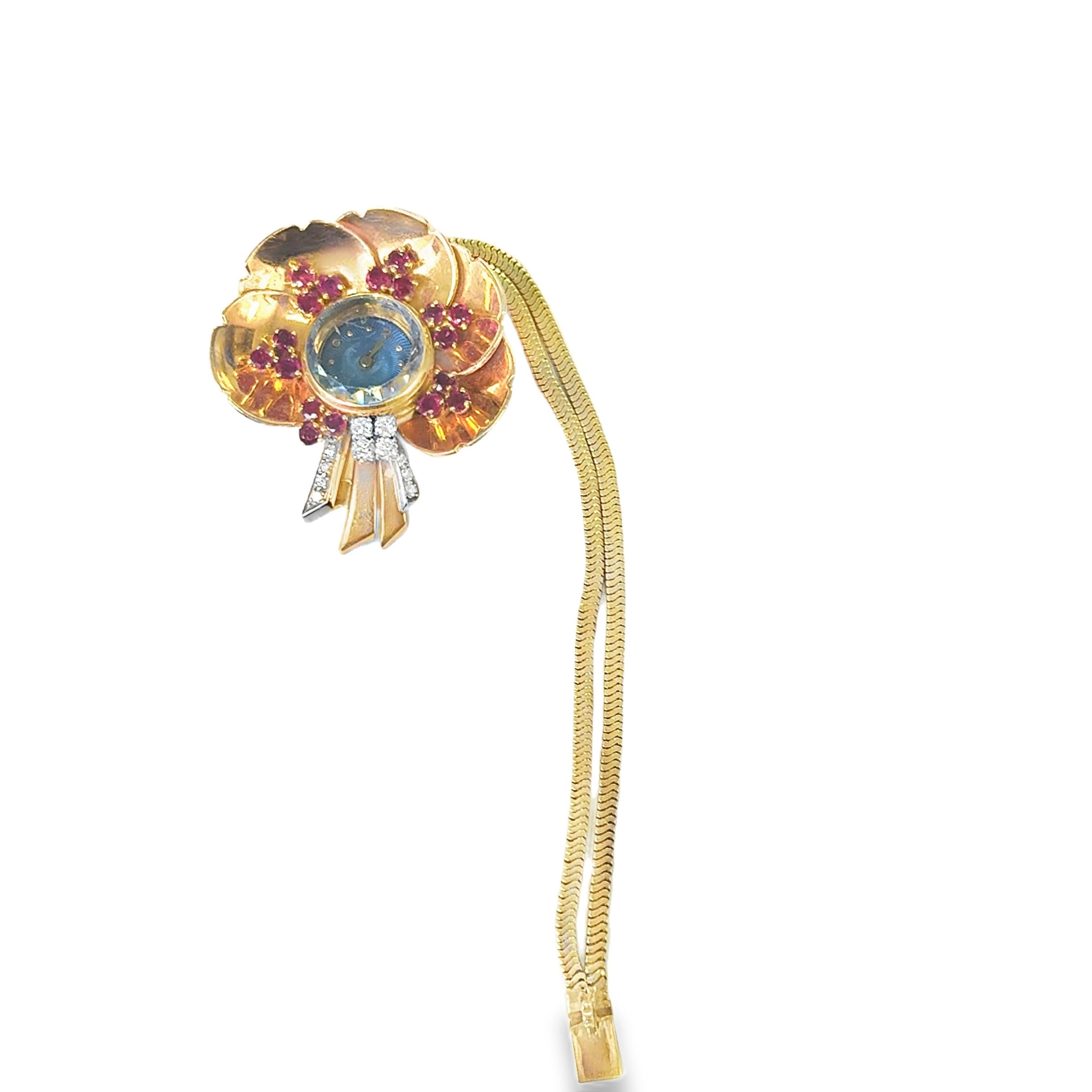 Montre à fleurs en or bicolore des années 1940 avec rubis et diamants Bon état - En vente à New York, NY