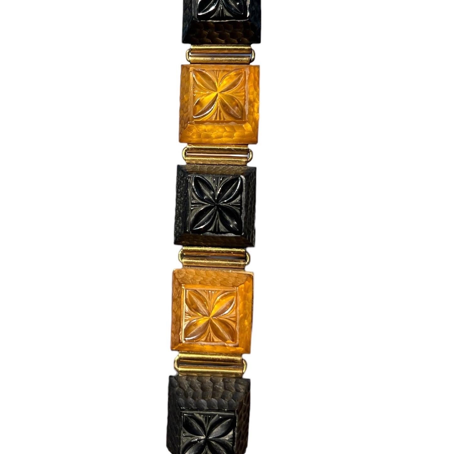 1940's Two-Tone Lucite Bracelet & Earring Set For Sale 2