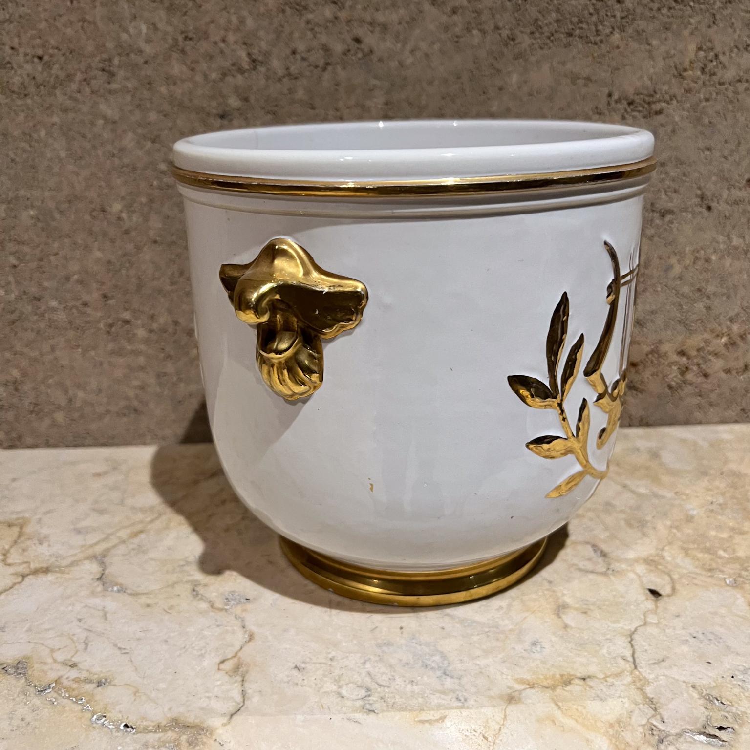 1940s Ugo Zaccagnini Cerámica Italiana Cachepot Retrato Jardinera Italia en Bueno estado para la venta en Chula Vista, CA