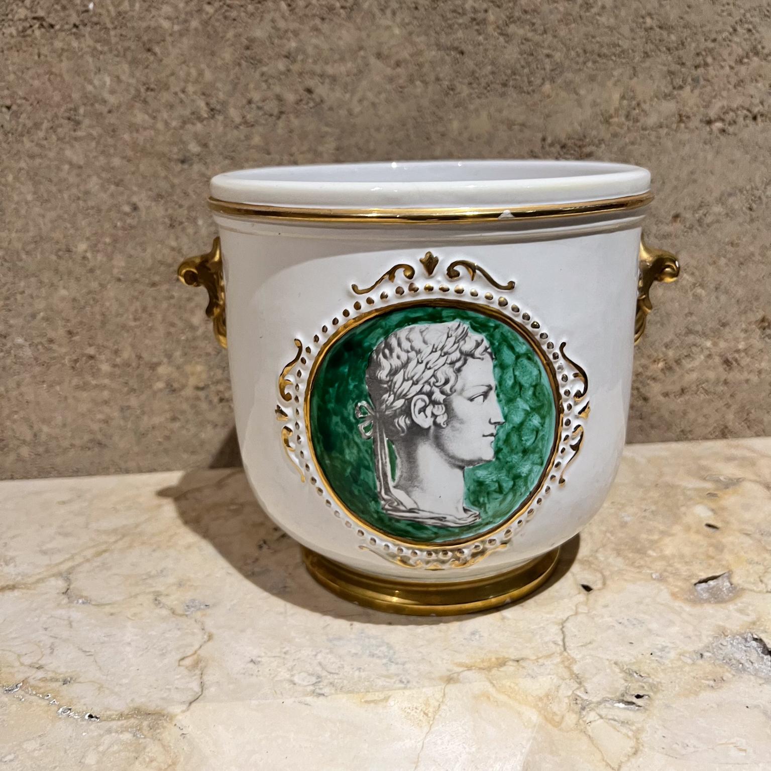 1940s Ugo Zaccagnini Cerámica Italiana Cachepot Retrato Jardinera Italia Cerámico en venta